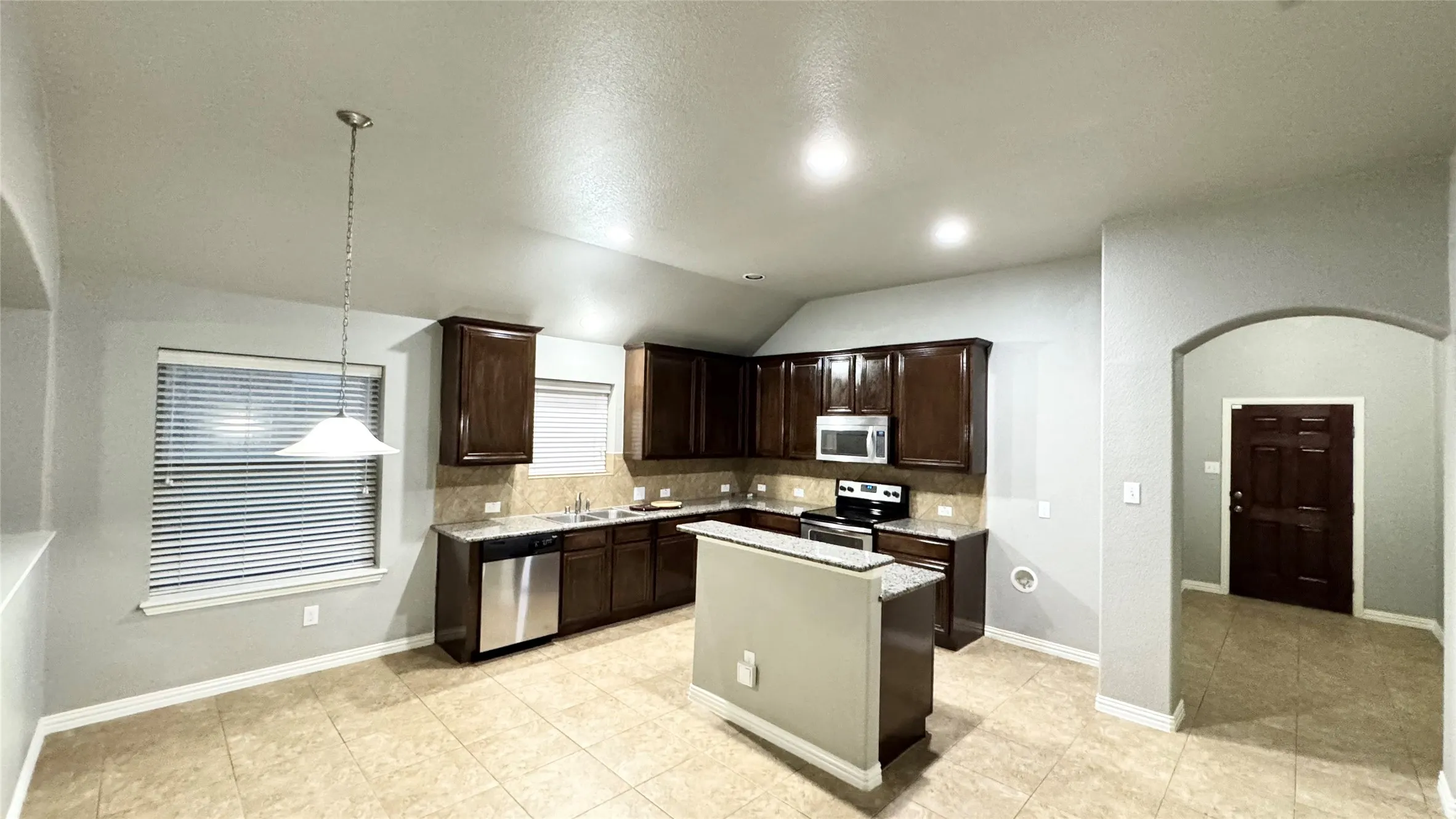 Single Family Residence For Sale in Dallas County , 6440 Parkstone Way, Dallas, Texas 75249, 3 Bedroom, 2 Bathroom, 2 Garage spaces, 1,791 Sqft, built in 2012, mls#21314608, Real Estate Agent in Dallas, Homes For Sale in Dallas county, Homes For Sale in Dallas, Realtor in Dallas Texas, Real Estate Brokerage Independent Realty Texas, Luminita Cordes Realtor