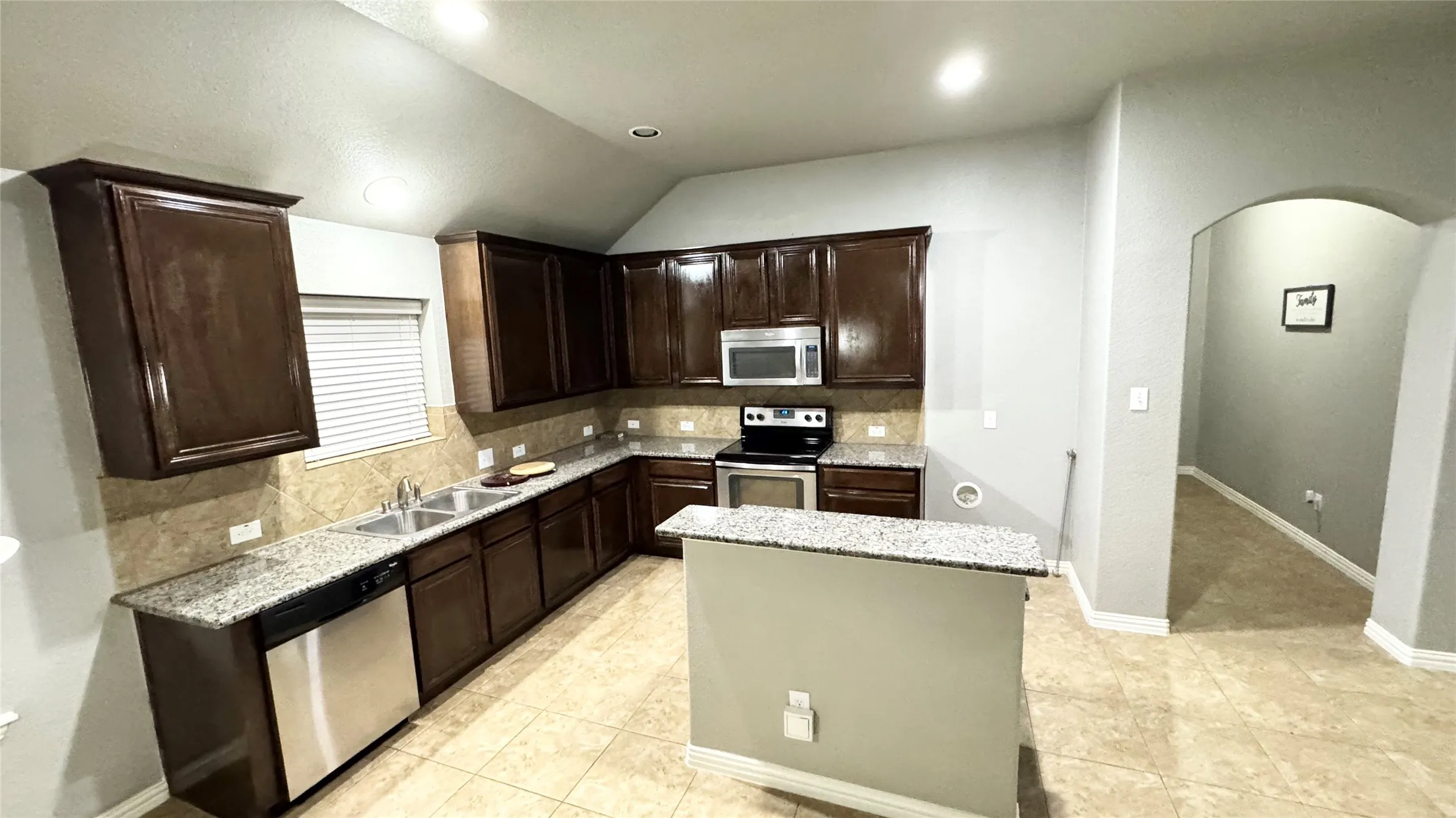 Single Family Residence For Sale in Dallas County , 6440 Parkstone Way, Dallas, Texas 75249, 3 Bedroom, 2 Bathroom, 2 Garage spaces, 1,791 Sqft, built in 2012, mls#21314608, Real Estate Agent in Dallas, Homes For Sale in Dallas county, Homes For Sale in Dallas, Realtor in Dallas Texas, Real Estate Brokerage Independent Realty Texas, Luminita Cordes Realtor