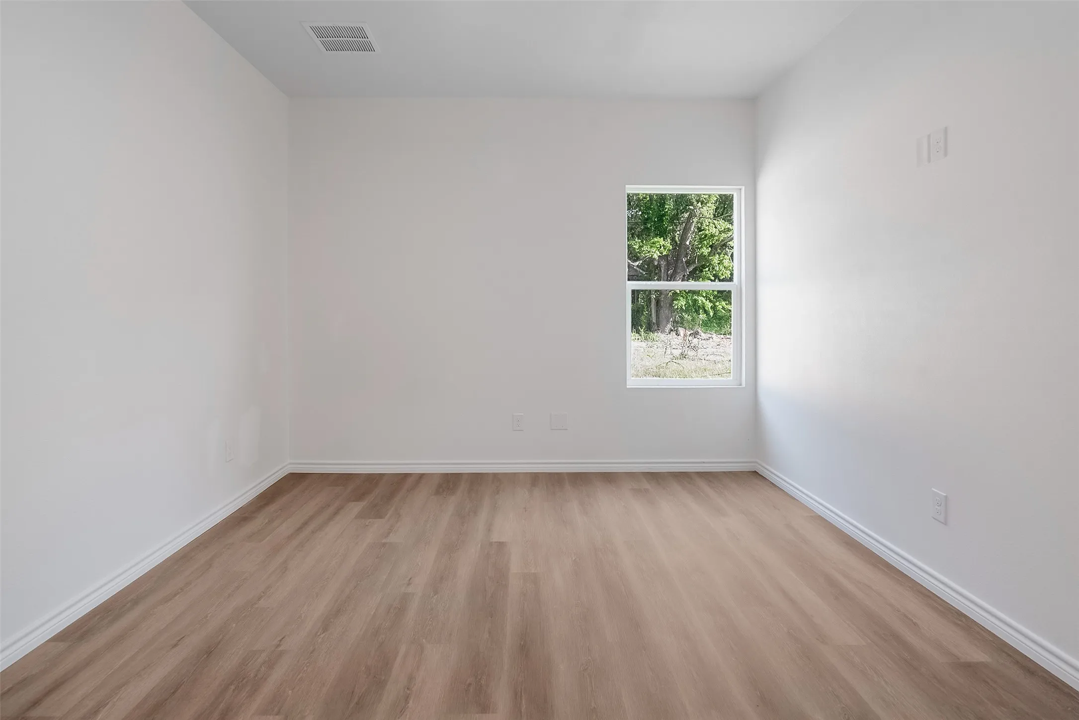 Single Family Residence For Sale in Grayson County , 211 W Elm Street, Whitewright, Texas 75491, 3 Bedroom, 2 Bathroom, Garage spaces, 1,165 Sqft, built in 2025, mls#21316387, Real Estate Agent in Whitewright, Homes For Sale in Grayson county, Homes For Sale in Whitewright, Realtor in Whitewright Texas, Real Estate Brokerage Independent Realty Texas, Luminita Cordes Realtor