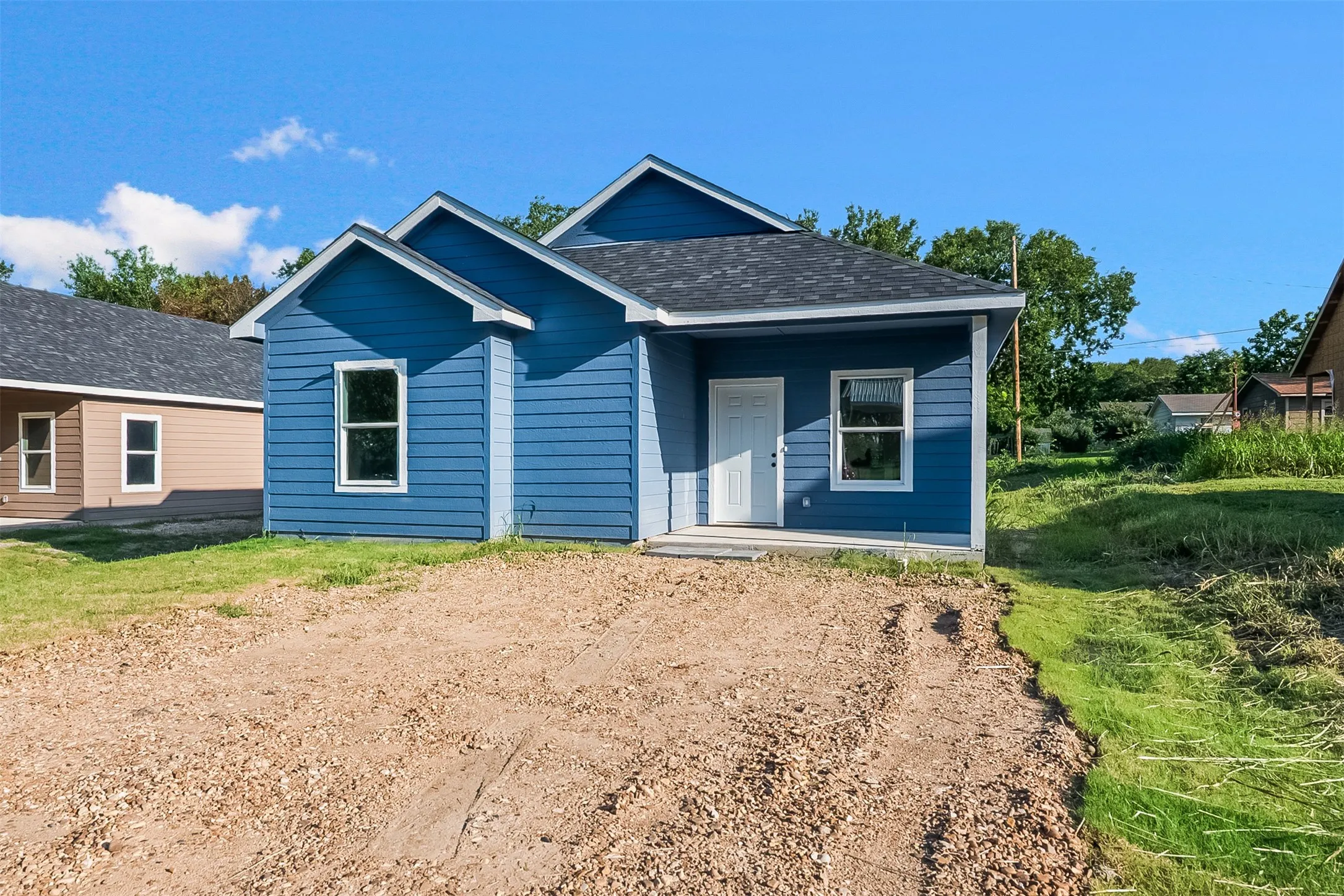 Single Family Residence For Sale in Grayson County , 211 W Elm Street, Whitewright, Texas 75491, 3 Bedroom, 2 Bathroom, Garage spaces, 1,165 Sqft, built in 2025, mls#21316387, Real Estate Agent in Whitewright, Homes For Sale in Grayson county, Homes For Sale in Whitewright, Realtor in Whitewright Texas, Real Estate Brokerage Independent Realty Texas, Luminita Cordes Realtor