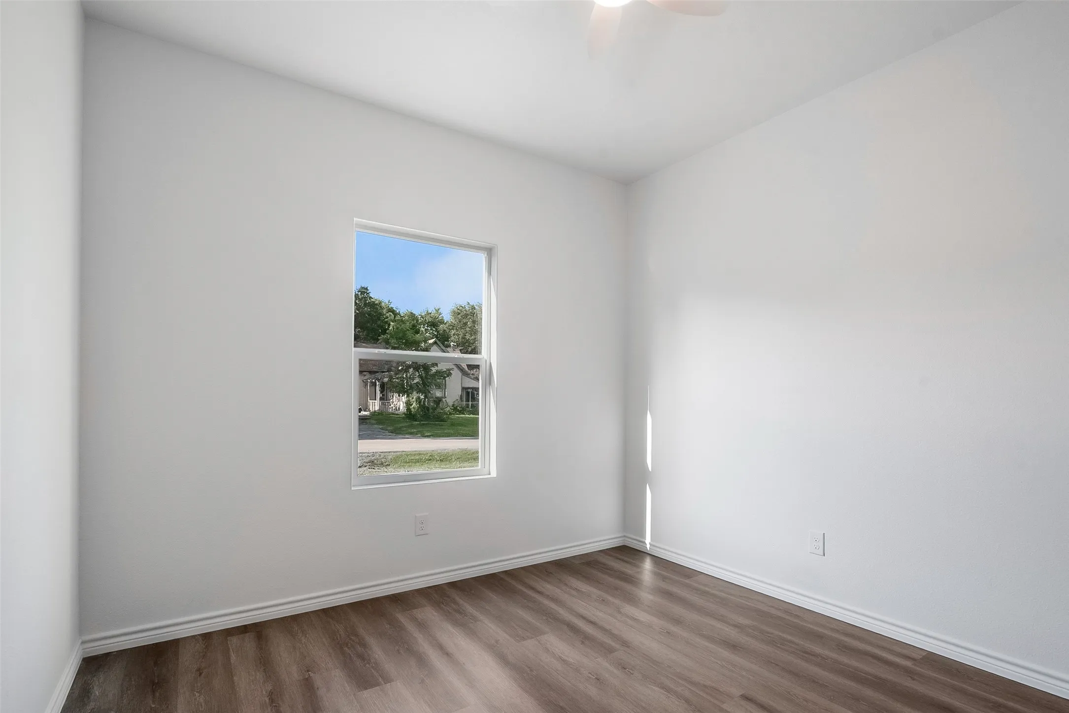 Single Family Residence For Sale in Grayson County , 211 W Elm Street, Whitewright, Texas 75491, 3 Bedroom, 2 Bathroom, Garage spaces, 1,165 Sqft, built in 2025, mls#21316387, Real Estate Agent in Whitewright, Homes For Sale in Grayson county, Homes For Sale in Whitewright, Realtor in Whitewright Texas, Real Estate Brokerage Independent Realty Texas, Luminita Cordes Realtor