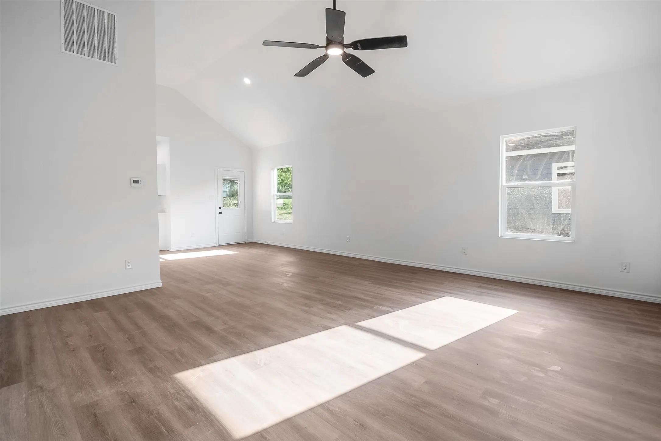 Single Family Residence For Sale in Grayson County , 211 W Elm Street, Whitewright, Texas 75491, 3 Bedroom, 2 Bathroom, Garage spaces, 1,165 Sqft, built in 2025, mls#21316387, Real Estate Agent in Whitewright, Homes For Sale in Grayson county, Homes For Sale in Whitewright, Realtor in Whitewright Texas, Real Estate Brokerage Independent Realty Texas, Luminita Cordes Realtor