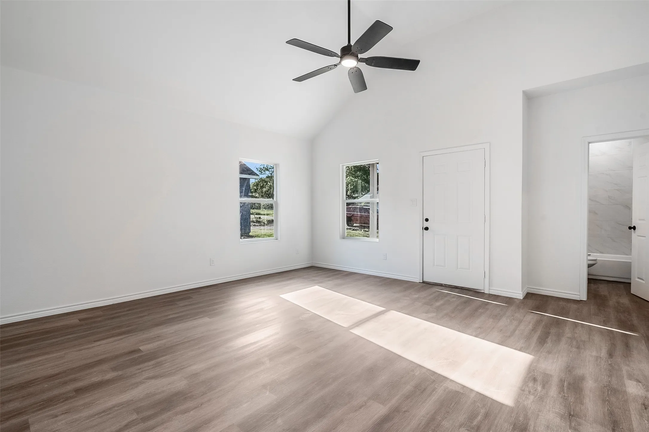 Single Family Residence For Sale in Grayson County , 211 W Elm Street, Whitewright, Texas 75491, 3 Bedroom, 2 Bathroom, Garage spaces, 1,165 Sqft, built in 2025, mls#21316387, Real Estate Agent in Whitewright, Homes For Sale in Grayson county, Homes For Sale in Whitewright, Realtor in Whitewright Texas, Real Estate Brokerage Independent Realty Texas, Luminita Cordes Realtor