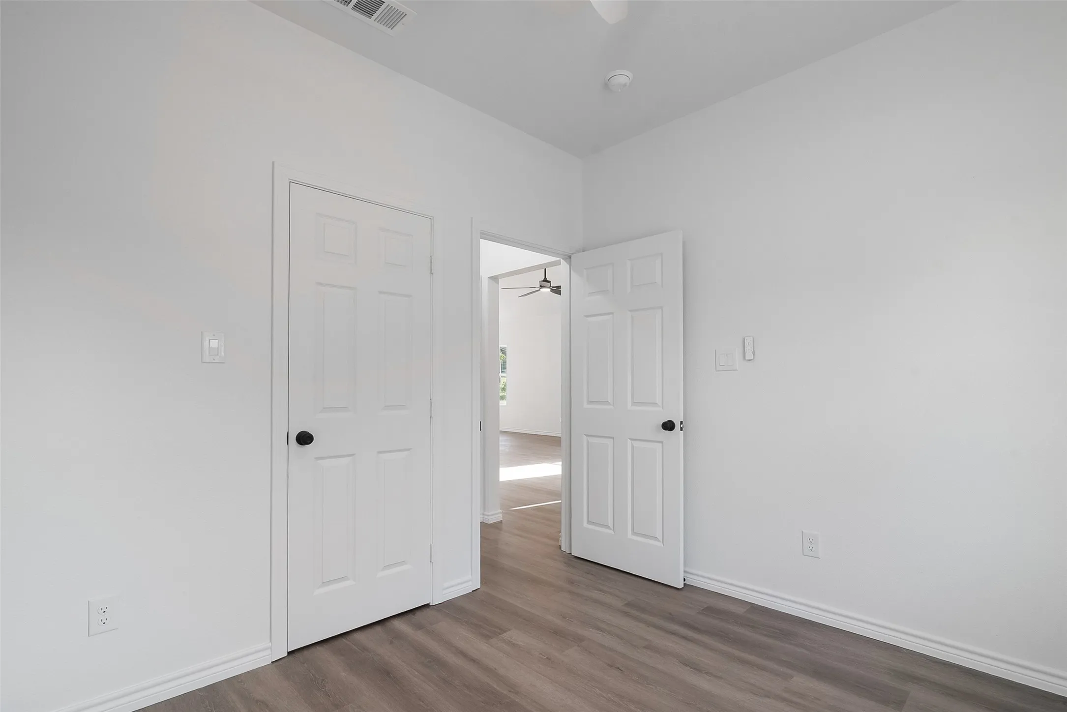 Single Family Residence For Sale in Grayson County , 211 W Elm Street, Whitewright, Texas 75491, 3 Bedroom, 2 Bathroom, Garage spaces, 1,165 Sqft, built in 2025, mls#21316387, Real Estate Agent in Whitewright, Homes For Sale in Grayson county, Homes For Sale in Whitewright, Realtor in Whitewright Texas, Real Estate Brokerage Independent Realty Texas, Luminita Cordes Realtor