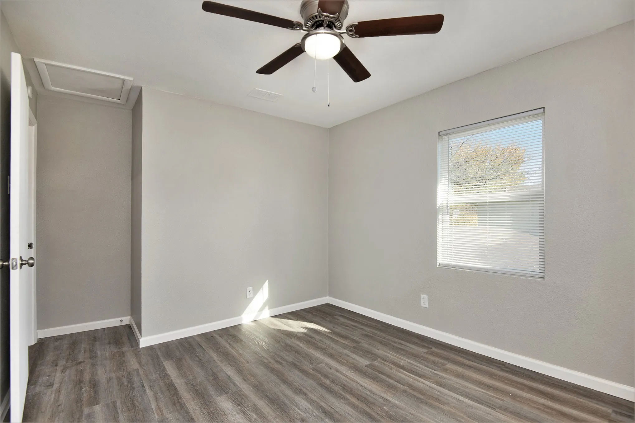 Single Family Residence For Rent in Dallas County , 408 Dawson Circle B, Grand Prairie, Texas 75051, 2 Bedroom, 1 Bathroom, 2 Garage spaces, 800 Sqft, built in 1953, mls#21316407, Real Estate Agent in Grand Prairie, Homes For Rent in Dallas county, Homes For Rent in Grand Prairie, Realtor in Grand Prairie Texas, Real Estate Brokerage Independent Realty Texas, Luminita Cordes Realtor