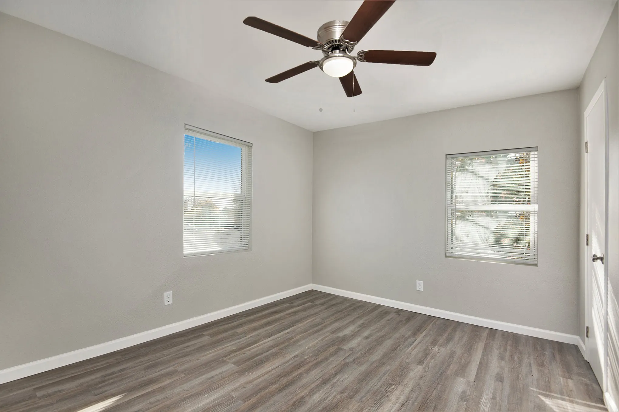 Single Family Residence For Rent in Dallas County , 408 Dawson Circle B, Grand Prairie, Texas 75051, 2 Bedroom, 1 Bathroom, 2 Garage spaces, 800 Sqft, built in 1953, mls#21316407, Real Estate Agent in Grand Prairie, Homes For Rent in Dallas county, Homes For Rent in Grand Prairie, Realtor in Grand Prairie Texas, Real Estate Brokerage Independent Realty Texas, Luminita Cordes Realtor