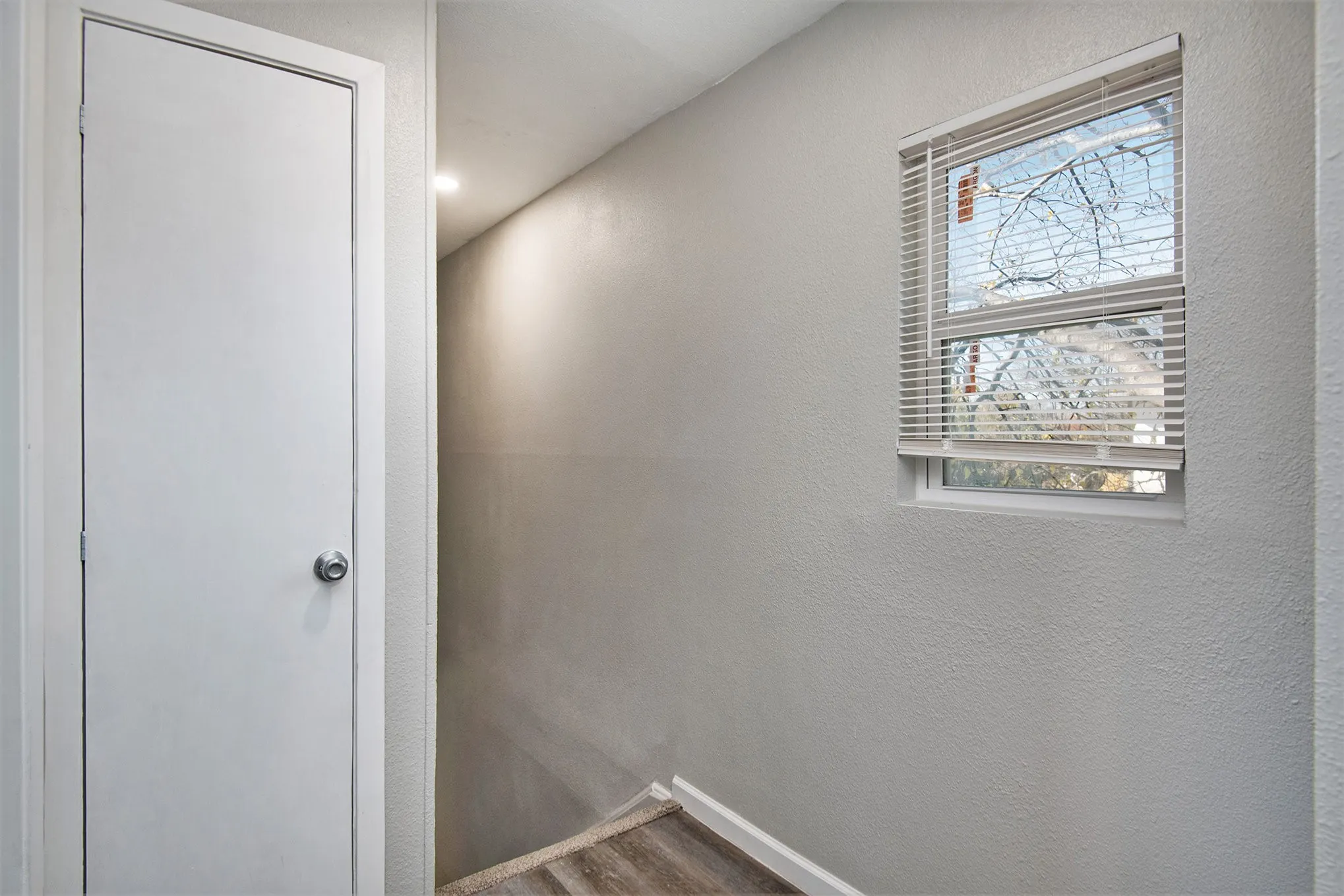 Single Family Residence For Rent in Dallas County , 408 Dawson Circle B, Grand Prairie, Texas 75051, 2 Bedroom, 1 Bathroom, 2 Garage spaces, 800 Sqft, built in 1953, mls#21316407, Real Estate Agent in Grand Prairie, Homes For Rent in Dallas county, Homes For Rent in Grand Prairie, Realtor in Grand Prairie Texas, Real Estate Brokerage Independent Realty Texas, Luminita Cordes Realtor