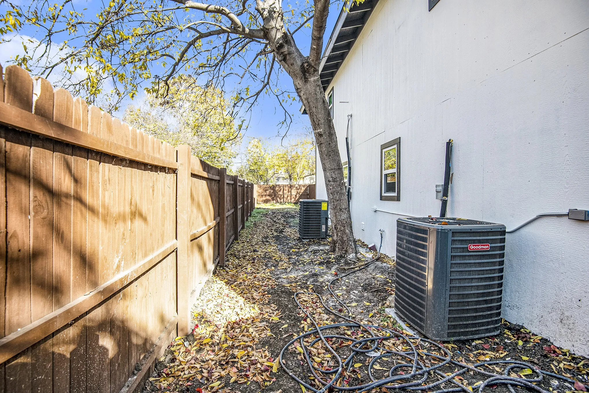 Single Family Residence For Rent in Dallas County , 408 Dawson Circle B, Grand Prairie, Texas 75051, 2 Bedroom, 1 Bathroom, 2 Garage spaces, 800 Sqft, built in 1953, mls#21316407, Real Estate Agent in Grand Prairie, Homes For Rent in Dallas county, Homes For Rent in Grand Prairie, Realtor in Grand Prairie Texas, Real Estate Brokerage Independent Realty Texas, Luminita Cordes Realtor