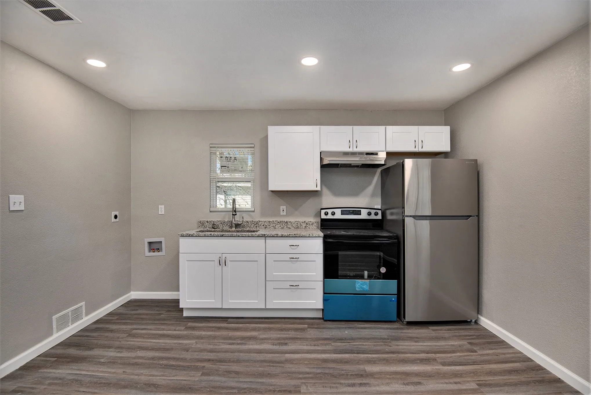 Single Family Residence For Rent in Dallas County , 408 Dawson Circle B, Grand Prairie, Texas 75051, 2 Bedroom, 1 Bathroom, 2 Garage spaces, 800 Sqft, built in 1953, mls#21316407, Real Estate Agent in Grand Prairie, Homes For Rent in Dallas county, Homes For Rent in Grand Prairie, Realtor in Grand Prairie Texas, Real Estate Brokerage Independent Realty Texas, Luminita Cordes Realtor