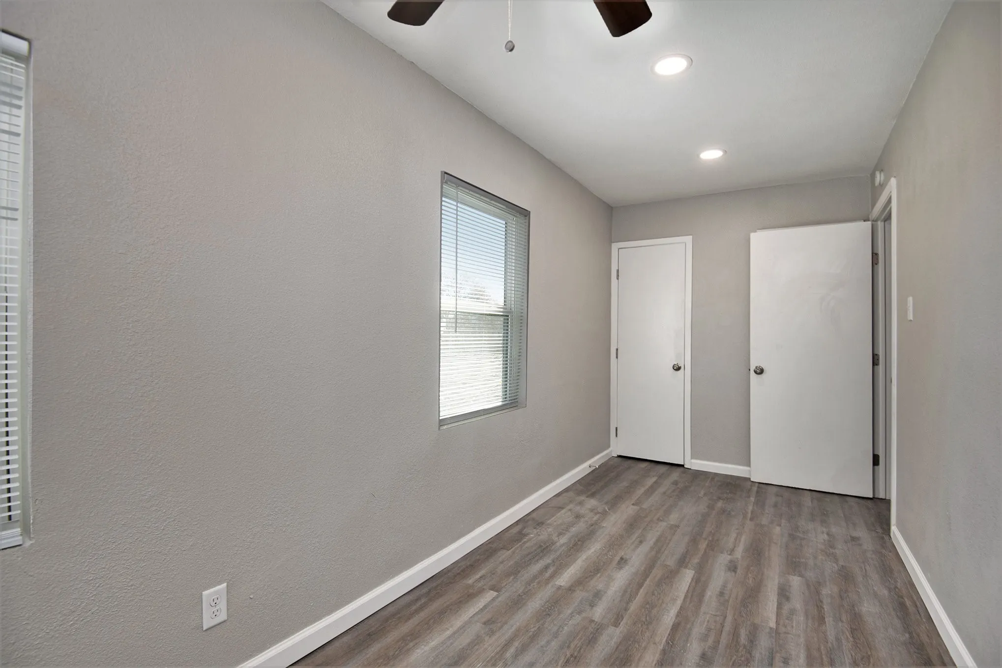Single Family Residence For Rent in Dallas County , 408 Dawson Circle B, Grand Prairie, Texas 75051, 2 Bedroom, 1 Bathroom, 2 Garage spaces, 800 Sqft, built in 1953, mls#21316407, Real Estate Agent in Grand Prairie, Homes For Rent in Dallas county, Homes For Rent in Grand Prairie, Realtor in Grand Prairie Texas, Real Estate Brokerage Independent Realty Texas, Luminita Cordes Realtor