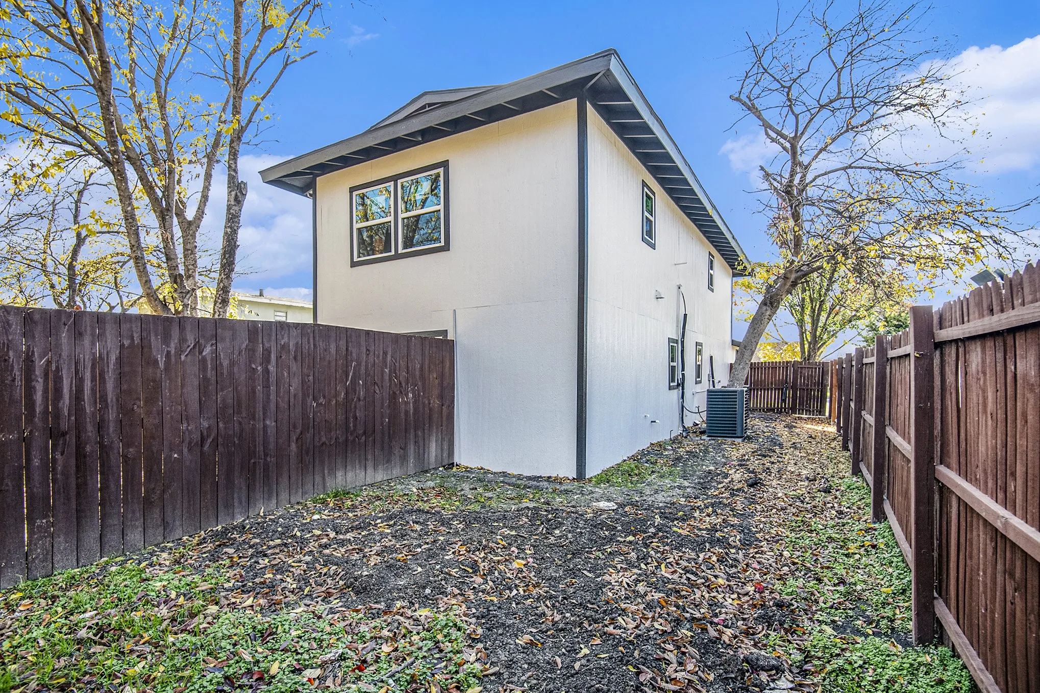 Single Family Residence For Rent in Dallas County , 408 Dawson Circle B, Grand Prairie, Texas 75051, 2 Bedroom, 1 Bathroom, 2 Garage spaces, 800 Sqft, built in 1953, mls#21316407, Real Estate Agent in Grand Prairie, Homes For Rent in Dallas county, Homes For Rent in Grand Prairie, Realtor in Grand Prairie Texas, Real Estate Brokerage Independent Realty Texas, Luminita Cordes Realtor