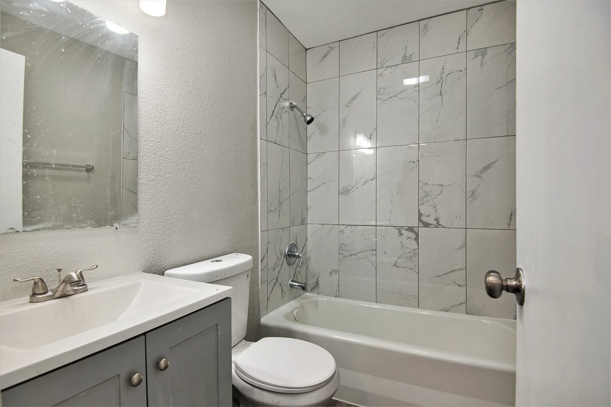 Single Family Residence For Rent in Dallas County , 408 Dawson Circle B, Grand Prairie, Texas 75051, 2 Bedroom, 1 Bathroom, 2 Garage spaces, 800 Sqft, built in 1953, mls#21316407, Real Estate Agent in Grand Prairie, Homes For Rent in Dallas county, Homes For Rent in Grand Prairie, Realtor in Grand Prairie Texas, Real Estate Brokerage Independent Realty Texas, Luminita Cordes Realtor
