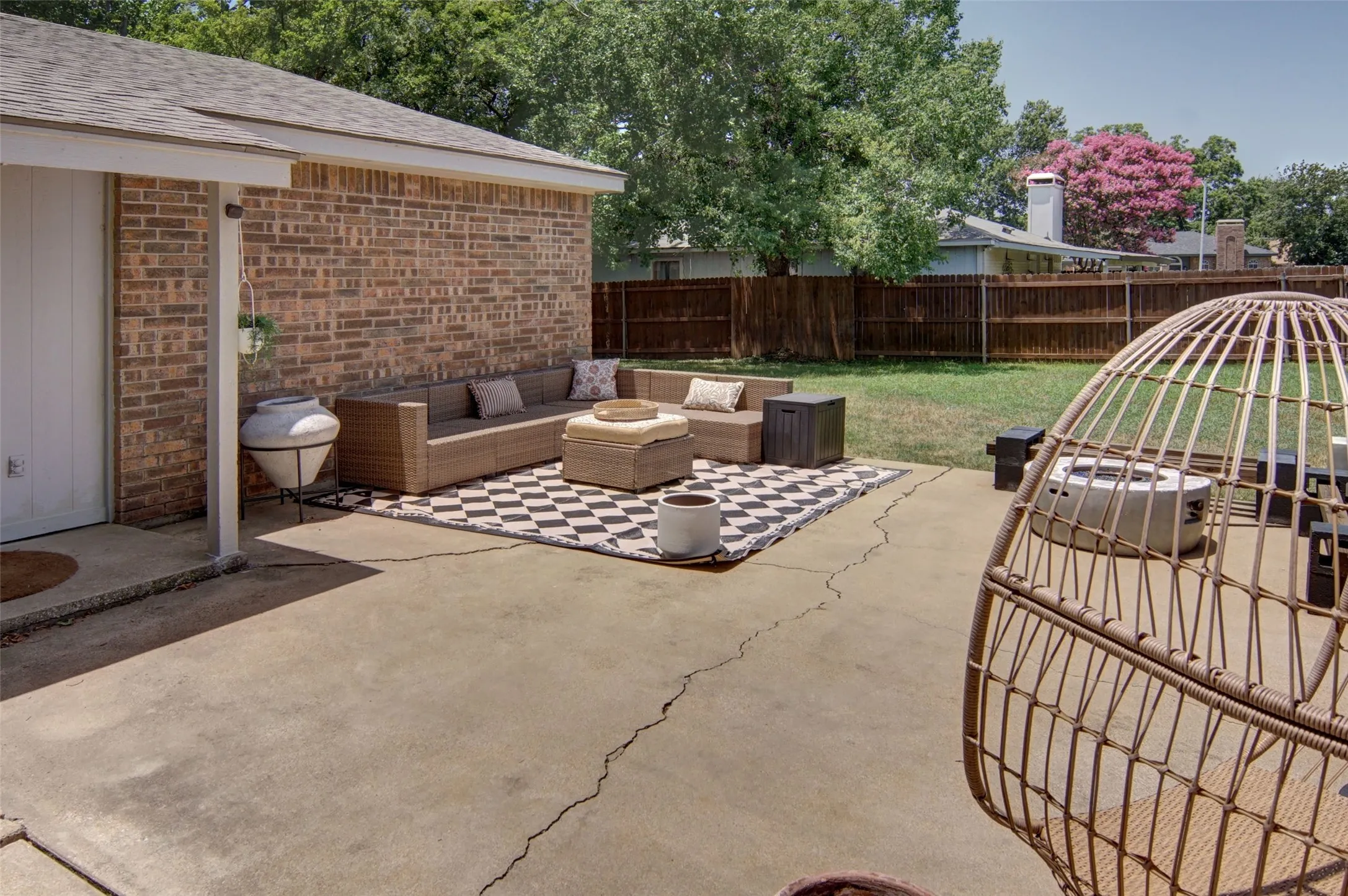 Single Family Residence For Sale in Tarrant County , 5100 Hawkins Cemetery Road, Arlington, Texas 76017, 3 Bedroom, 2 Bathroom, 2 Garage spaces, 1,343 Sqft, built in 1988, mls#21315910, Real Estate Agent in Arlington, Homes For Sale in Tarrant county, Homes For Sale in Arlington, Realtor in Arlington Texas, Real Estate Brokerage Independent Realty Texas, Luminita Cordes Realtor