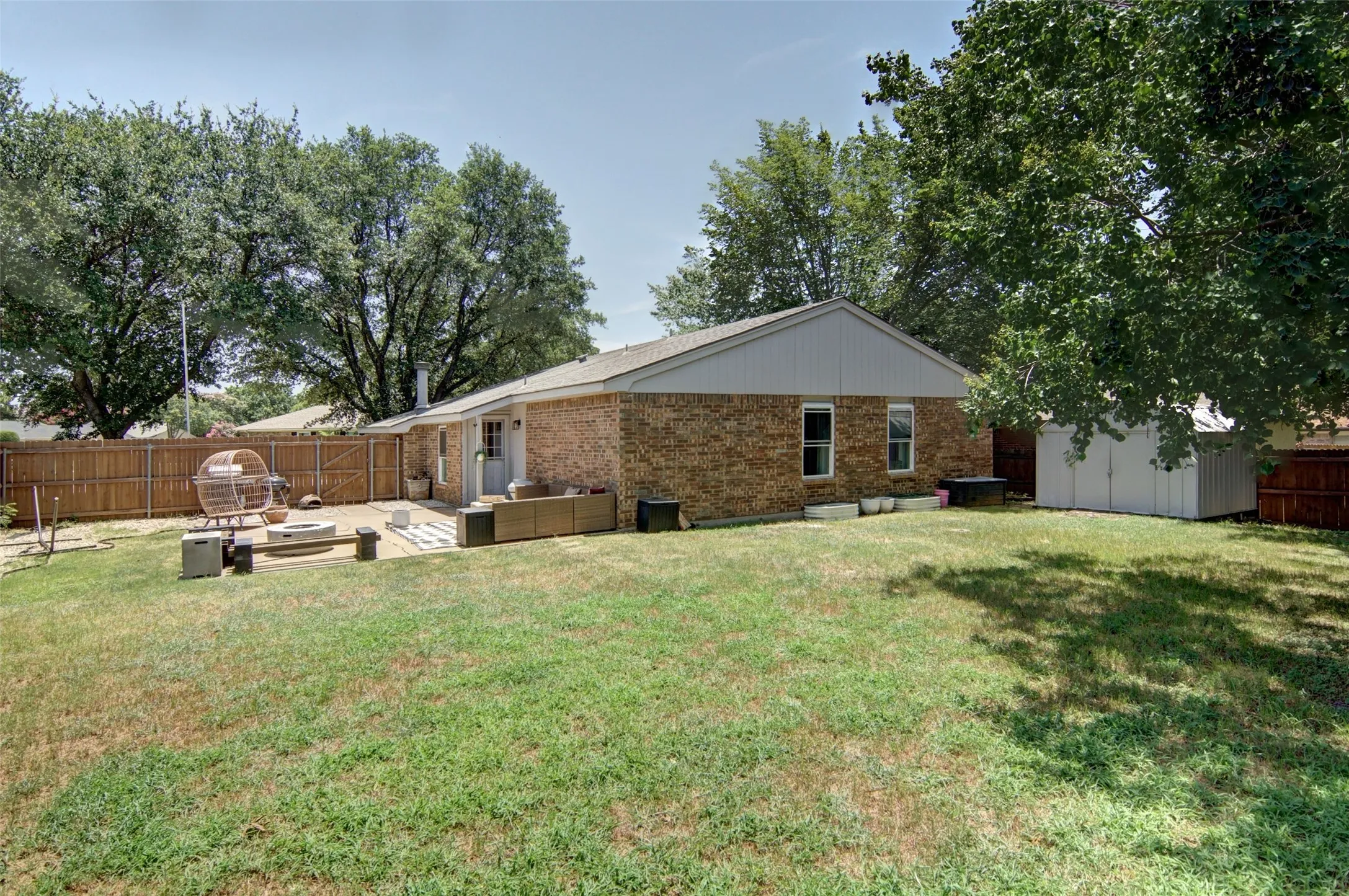 Single Family Residence For Sale in Tarrant County , 5100 Hawkins Cemetery Road, Arlington, Texas 76017, 3 Bedroom, 2 Bathroom, 2 Garage spaces, 1,343 Sqft, built in 1988, mls#21315910, Real Estate Agent in Arlington, Homes For Sale in Tarrant county, Homes For Sale in Arlington, Realtor in Arlington Texas, Real Estate Brokerage Independent Realty Texas, Luminita Cordes Realtor
