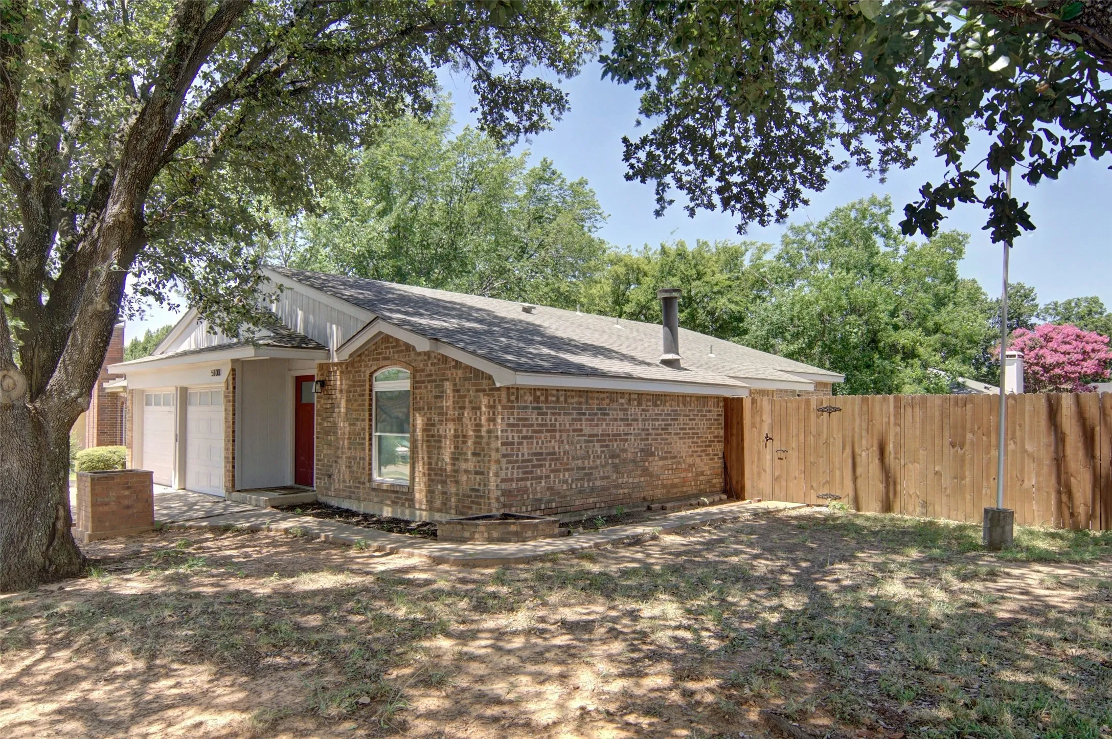 Single Family Residence For Sale in Tarrant County , 5100 Hawkins Cemetery Road, Arlington, Texas 76017, 3 Bedroom, 2 Bathroom, 2 Garage spaces, 1,343 Sqft, built in 1988, mls#21315910, Real Estate Agent in Arlington, Homes For Sale in Tarrant county, Homes For Sale in Arlington, Realtor in Arlington Texas, Real Estate Brokerage Independent Realty Texas, Luminita Cordes Realtor