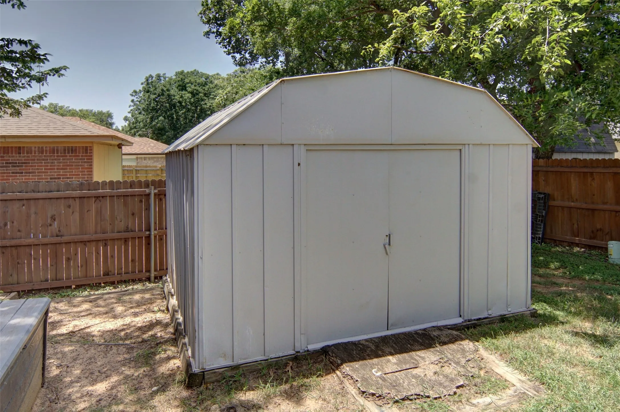 Single Family Residence For Sale in Tarrant County , 5100 Hawkins Cemetery Road, Arlington, Texas 76017, 3 Bedroom, 2 Bathroom, 2 Garage spaces, 1,343 Sqft, built in 1988, mls#21315910, Real Estate Agent in Arlington, Homes For Sale in Tarrant county, Homes For Sale in Arlington, Realtor in Arlington Texas, Real Estate Brokerage Independent Realty Texas, Luminita Cordes Realtor