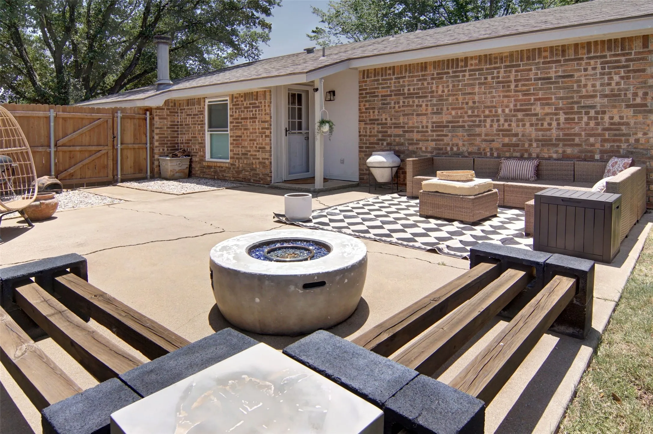 Single Family Residence For Sale in Tarrant County , 5100 Hawkins Cemetery Road, Arlington, Texas 76017, 3 Bedroom, 2 Bathroom, 2 Garage spaces, 1,343 Sqft, built in 1988, mls#21315910, Real Estate Agent in Arlington, Homes For Sale in Tarrant county, Homes For Sale in Arlington, Realtor in Arlington Texas, Real Estate Brokerage Independent Realty Texas, Luminita Cordes Realtor