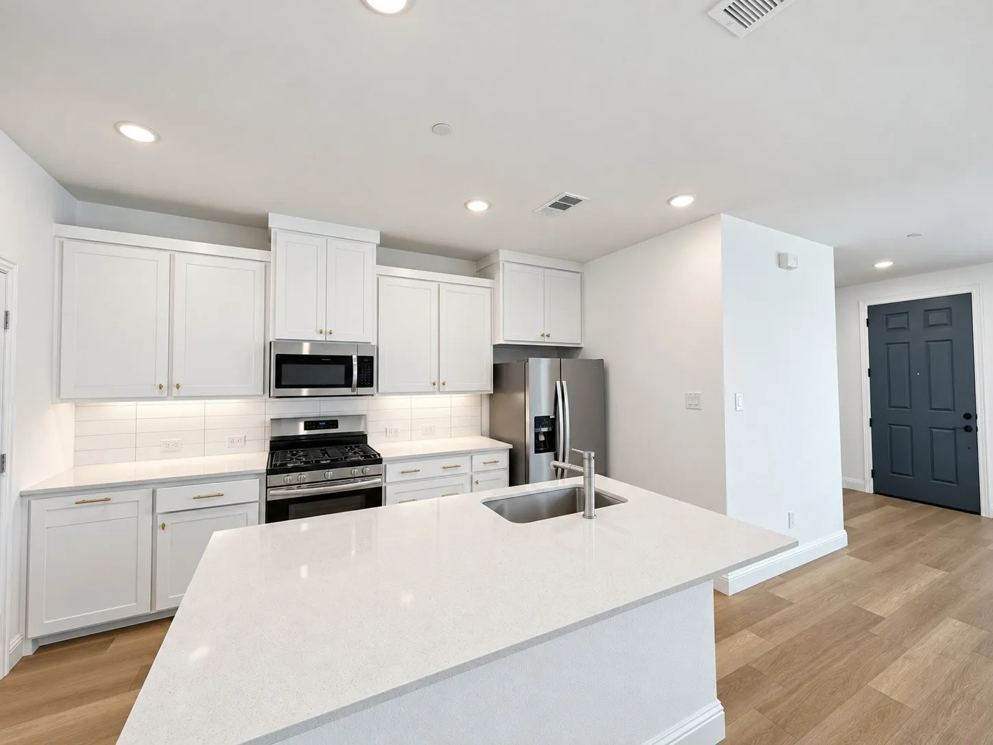 Townhouse For Rent in Collin County , 8980 Samara Street, Frisco, Texas 75035, 3 Bedroom, 3 Bathroom, 2 Garage spaces, 2,035 Sqft, built in 2024, mls#21316413, Real Estate Agent in Frisco, Homes For Rent in Collin county, Homes For Rent in Frisco, Realtor in Frisco Texas, Real Estate Brokerage Independent Realty Texas, Luminita Cordes Realtor