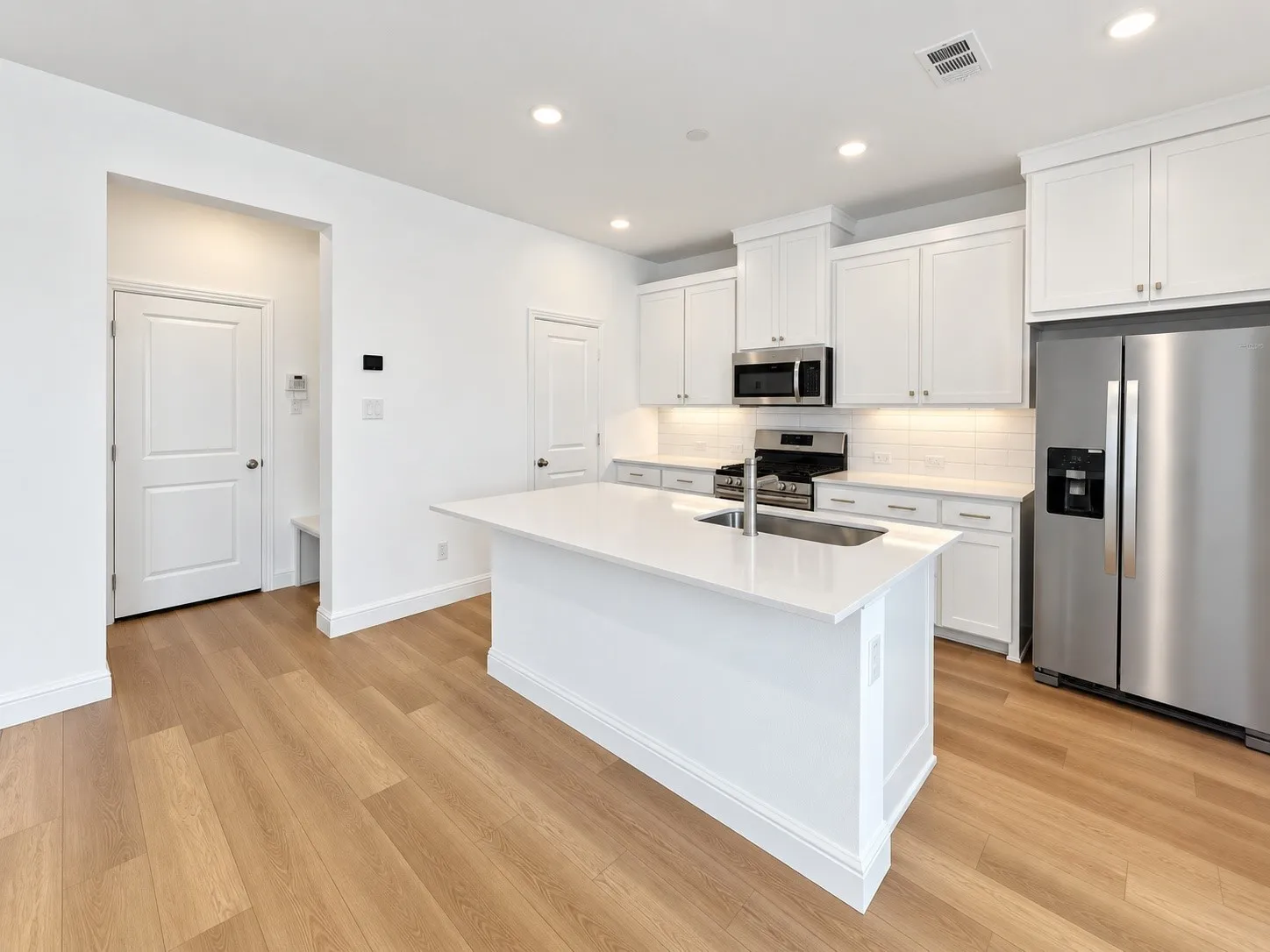 Townhouse For Rent in Collin County , 8980 Samara Street, Frisco, Texas 75035, 3 Bedroom, 3 Bathroom, 2 Garage spaces, 2,035 Sqft, built in 2024, mls#21316413, Real Estate Agent in Frisco, Homes For Rent in Collin county, Homes For Rent in Frisco, Realtor in Frisco Texas, Real Estate Brokerage Independent Realty Texas, Luminita Cordes Realtor