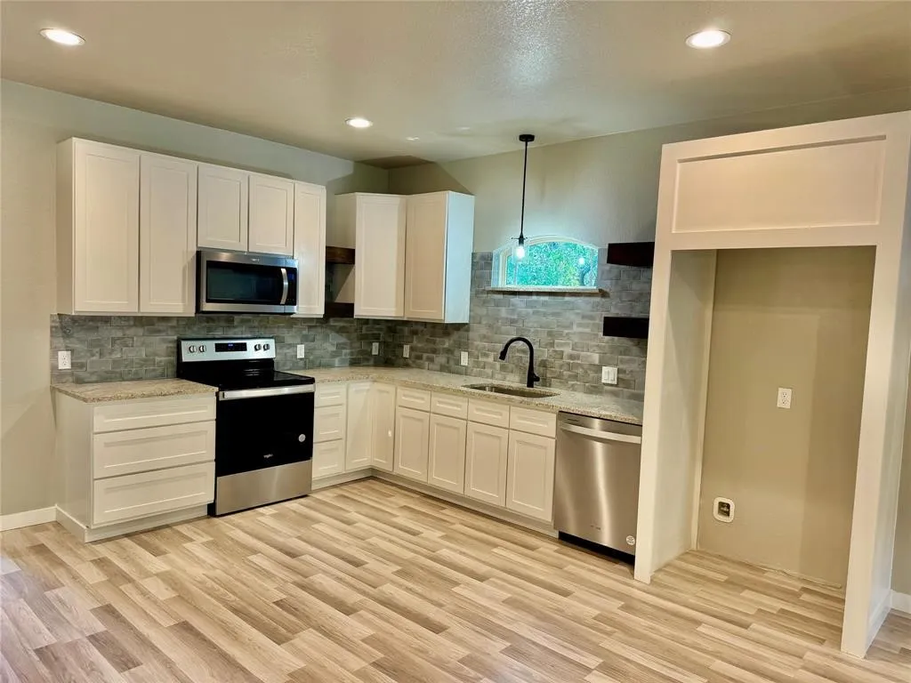 Single Family Residence For Sale in Hood County , 819 Arkansas River Drive, Granbury, Texas 76048, 3 Bedroom, 2 Bathroom, Garage spaces, 1,494 Sqft, built in 2022, Price $250,000, mls#21315478, Real Estate Agent in Granbury, Homes For Sale in Hood county, Homes For Sale in Granbury, Realtor in Granbury Texas, Real Estate Brokerage Independent Realty Texas, Luminita Cordes Realtor
