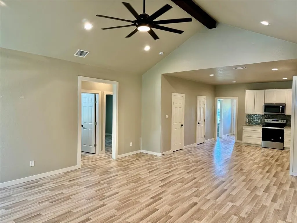 Single Family Residence For Sale in Hood County , 819 Arkansas River Drive, Granbury, Texas 76048, 3 Bedroom, 2 Bathroom, Garage spaces, 1,494 Sqft, built in 2022, Price $250,000, mls#21315478, Real Estate Agent in Granbury, Homes For Sale in Hood county, Homes For Sale in Granbury, Realtor in Granbury Texas, Real Estate Brokerage Independent Realty Texas, Luminita Cordes Realtor