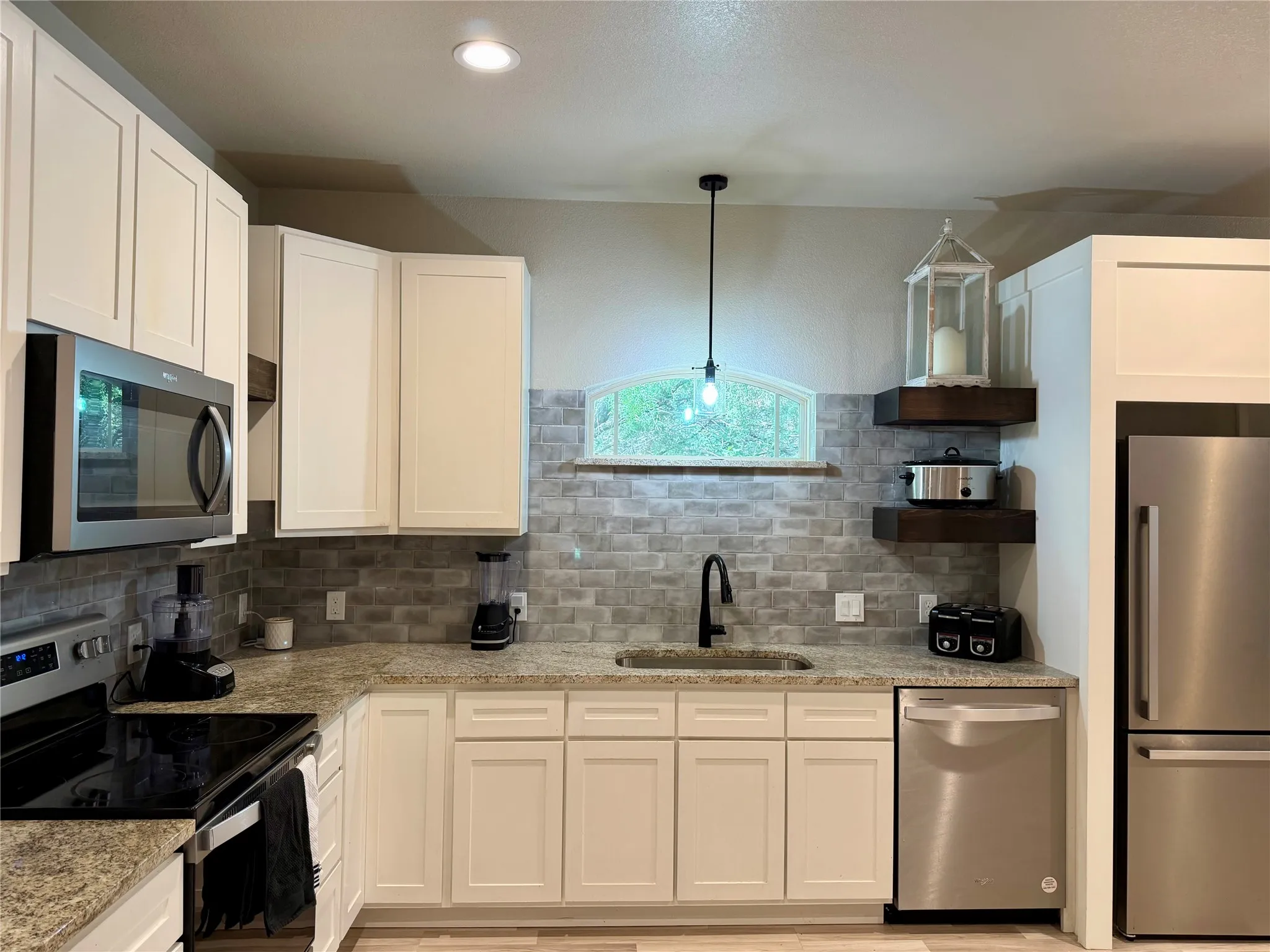 Single Family Residence For Sale in Hood County , 819 Arkansas River Drive, Granbury, Texas 76048, 3 Bedroom, 2 Bathroom, Garage spaces, 1,494 Sqft, built in 2022, Price $250,000, mls#21315478, Real Estate Agent in Granbury, Homes For Sale in Hood county, Homes For Sale in Granbury, Realtor in Granbury Texas, Real Estate Brokerage Independent Realty Texas, Luminita Cordes Realtor