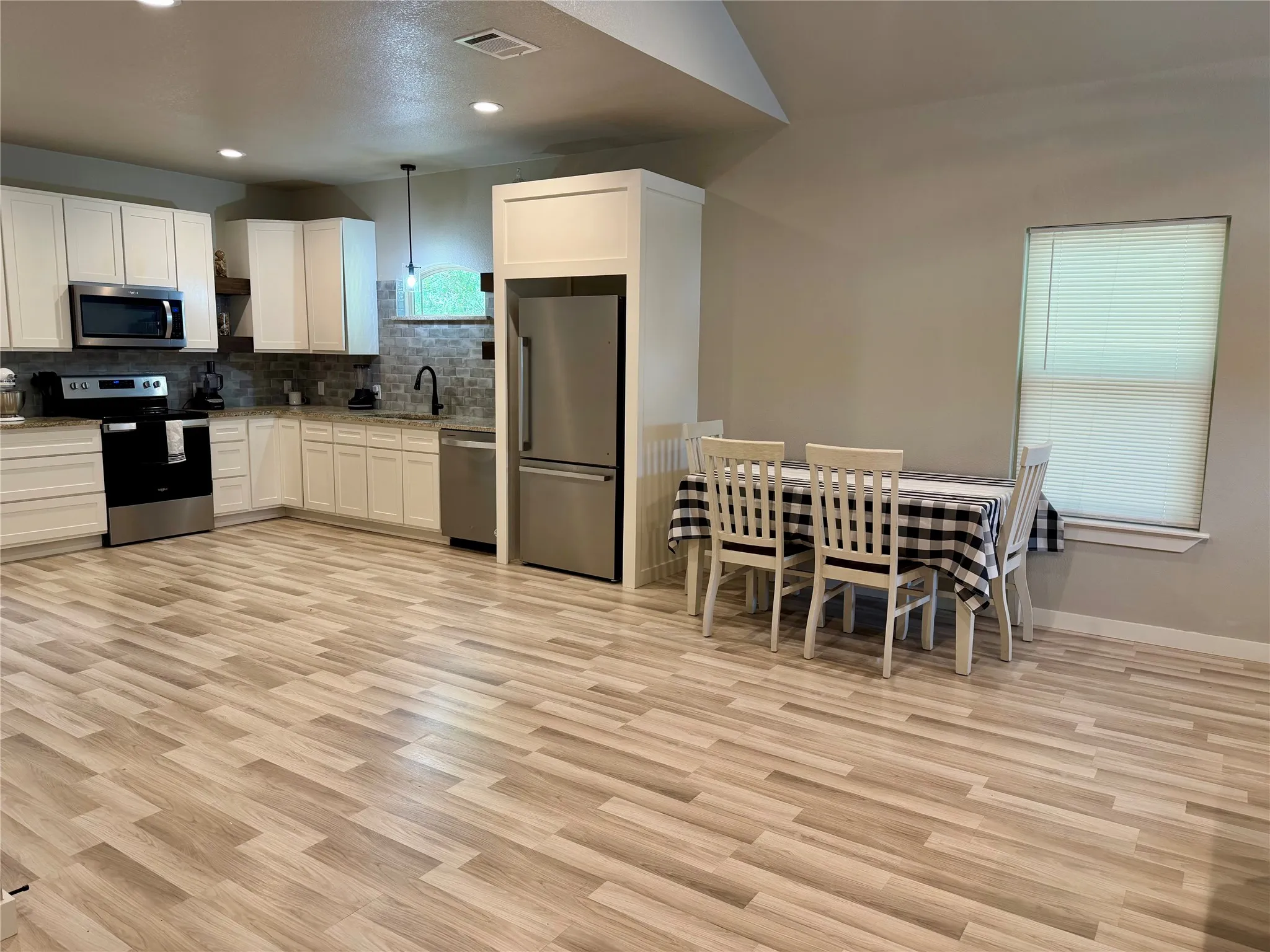 Single Family Residence For Sale in Hood County , 819 Arkansas River Drive, Granbury, Texas 76048, 3 Bedroom, 2 Bathroom, Garage spaces, 1,494 Sqft, built in 2022, Price $250,000, mls#21315478, Real Estate Agent in Granbury, Homes For Sale in Hood county, Homes For Sale in Granbury, Realtor in Granbury Texas, Real Estate Brokerage Independent Realty Texas, Luminita Cordes Realtor