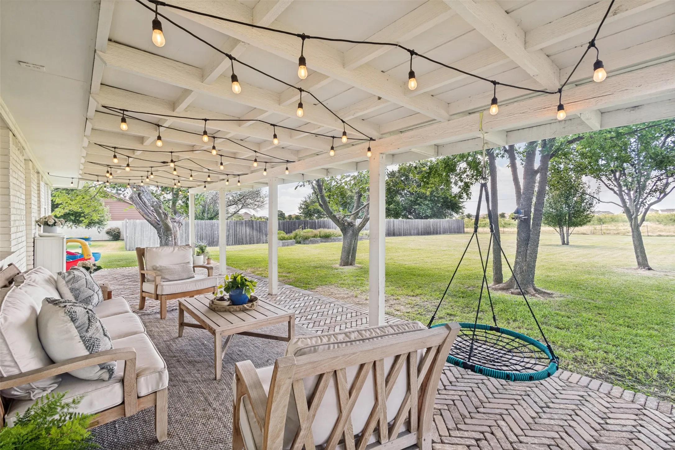 Single Family Residence For Sale in Denton County , 2601 Sherri Lane, Flower Mound, Texas 75028, 4 Bedroom, 2 Bathroom, 4 Garage spaces, 2,204 Sqft, built in 1978, mls#21316392, Real Estate Agent in Flower Mound, Homes For Sale in Denton county, Homes For Sale in Flower Mound, Realtor in Flower Mound Texas, Real Estate Brokerage Independent Realty Texas, Luminita Cordes Realtor