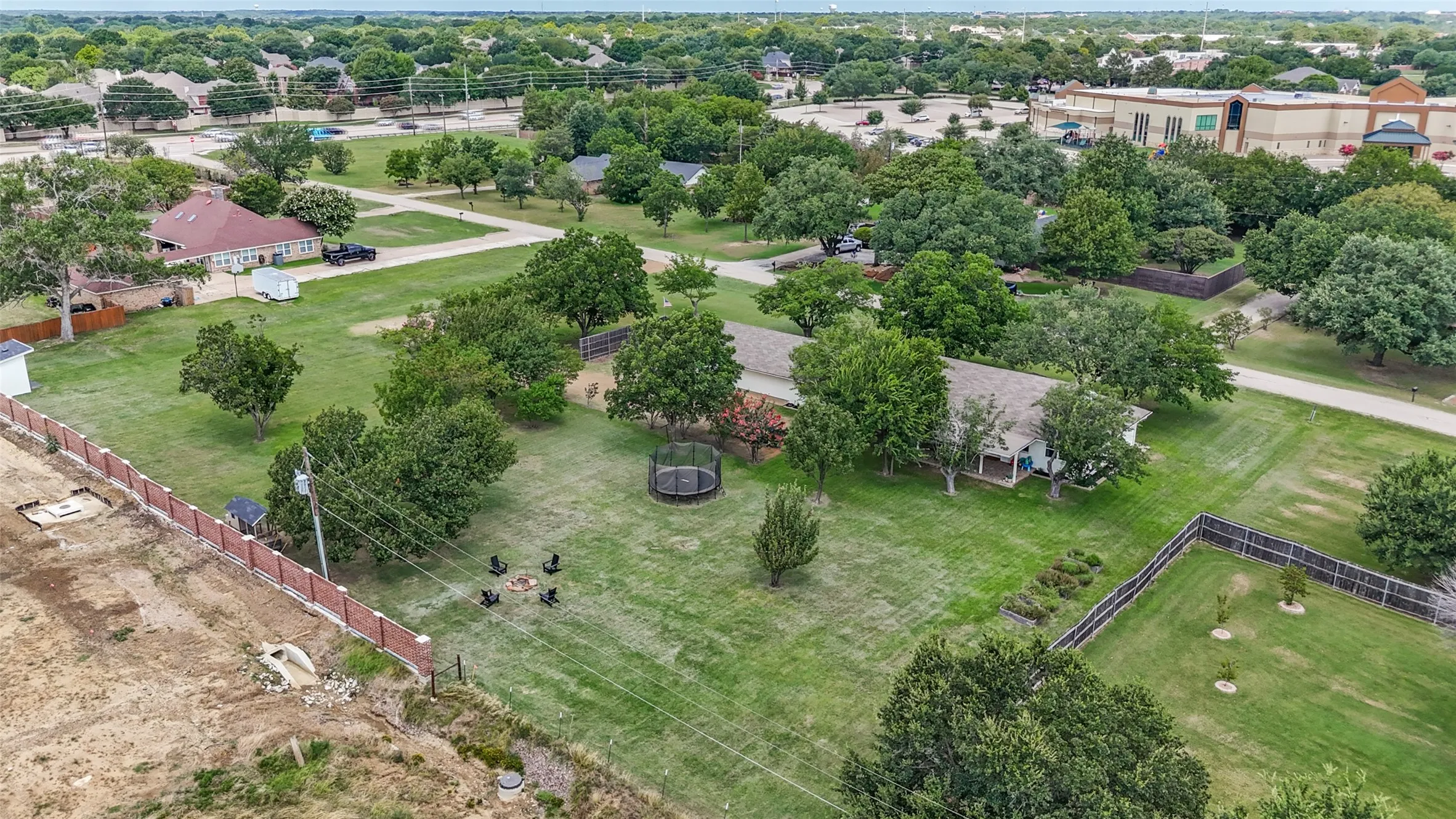 Single Family Residence For Sale in Denton County , 2601 Sherri Lane, Flower Mound, Texas 75028, 4 Bedroom, 2 Bathroom, 4 Garage spaces, 2,204 Sqft, built in 1978, mls#21316392, Real Estate Agent in Flower Mound, Homes For Sale in Denton county, Homes For Sale in Flower Mound, Realtor in Flower Mound Texas, Real Estate Brokerage Independent Realty Texas, Luminita Cordes Realtor