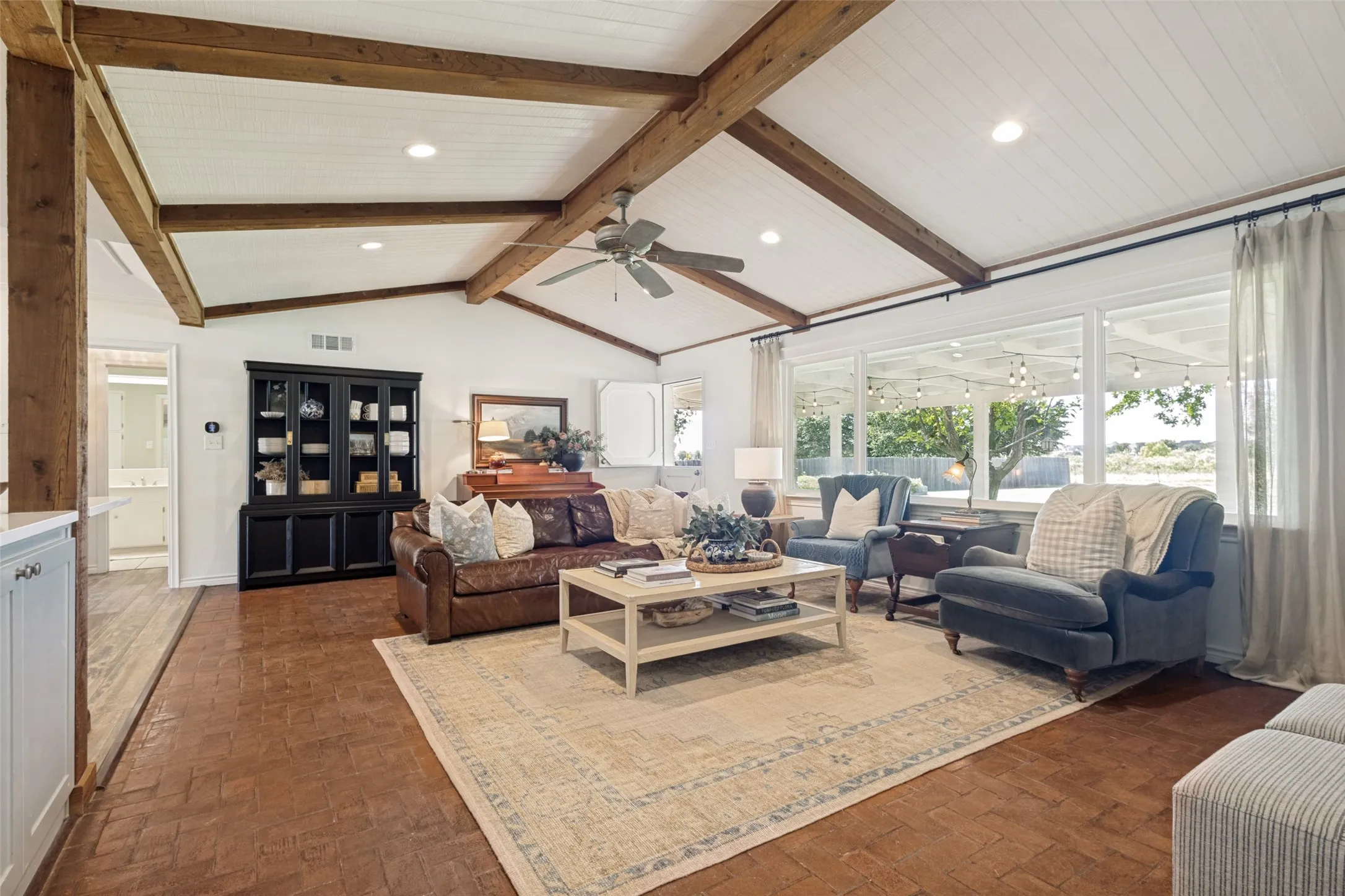 Single Family Residence For Sale in Denton County , 2601 Sherri Lane, Flower Mound, Texas 75028, 4 Bedroom, 2 Bathroom, 4 Garage spaces, 2,204 Sqft, built in 1978, mls#21316392, Real Estate Agent in Flower Mound, Homes For Sale in Denton county, Homes For Sale in Flower Mound, Realtor in Flower Mound Texas, Real Estate Brokerage Independent Realty Texas, Luminita Cordes Realtor