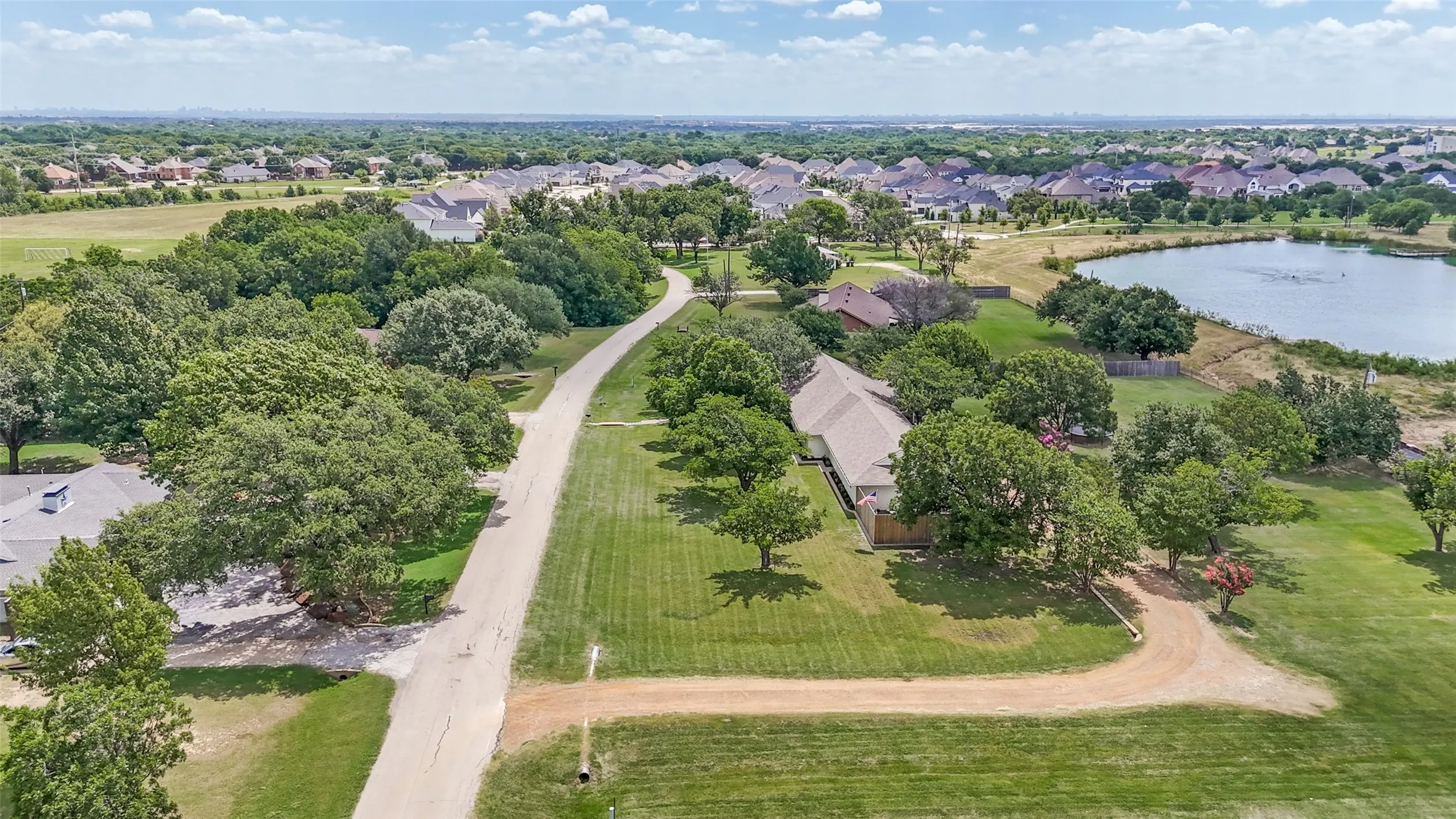 Single Family Residence For Sale in Denton County , 2601 Sherri Lane, Flower Mound, Texas 75028, 4 Bedroom, 2 Bathroom, 4 Garage spaces, 2,204 Sqft, built in 1978, mls#21316392, Real Estate Agent in Flower Mound, Homes For Sale in Denton county, Homes For Sale in Flower Mound, Realtor in Flower Mound Texas, Real Estate Brokerage Independent Realty Texas, Luminita Cordes Realtor