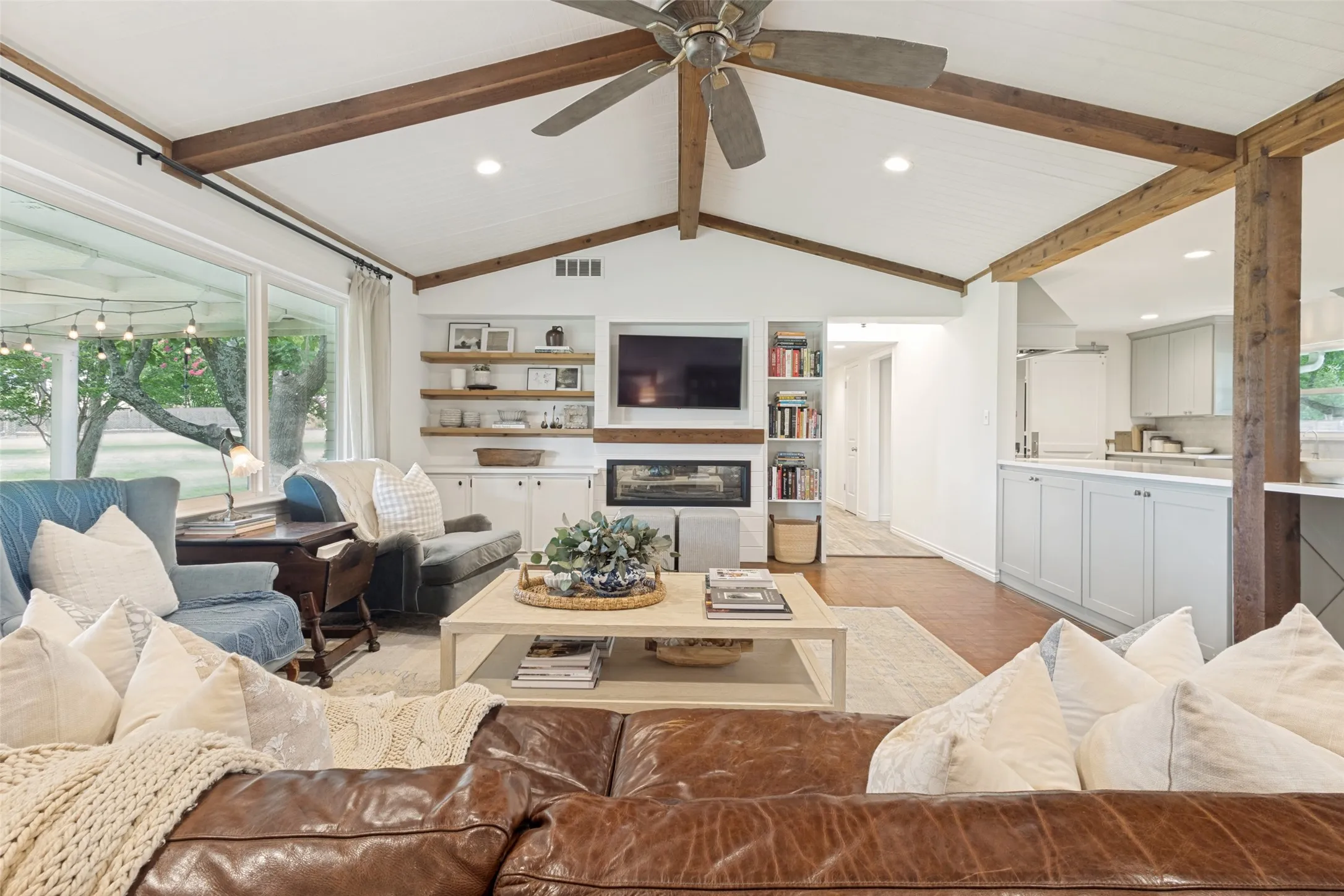 Single Family Residence For Sale in Denton County , 2601 Sherri Lane, Flower Mound, Texas 75028, 4 Bedroom, 2 Bathroom, 4 Garage spaces, 2,204 Sqft, built in 1978, mls#21316392, Real Estate Agent in Flower Mound, Homes For Sale in Denton county, Homes For Sale in Flower Mound, Realtor in Flower Mound Texas, Real Estate Brokerage Independent Realty Texas, Luminita Cordes Realtor