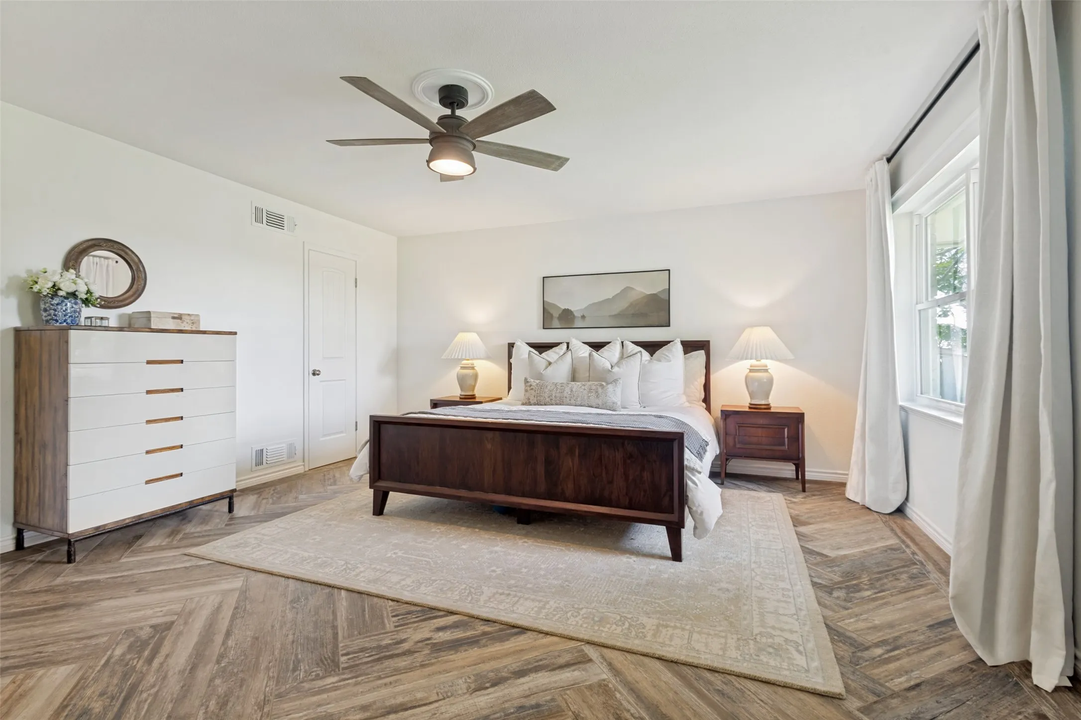 Single Family Residence For Sale in Denton County , 2601 Sherri Lane, Flower Mound, Texas 75028, 4 Bedroom, 2 Bathroom, 4 Garage spaces, 2,204 Sqft, built in 1978, mls#21316392, Real Estate Agent in Flower Mound, Homes For Sale in Denton county, Homes For Sale in Flower Mound, Realtor in Flower Mound Texas, Real Estate Brokerage Independent Realty Texas, Luminita Cordes Realtor