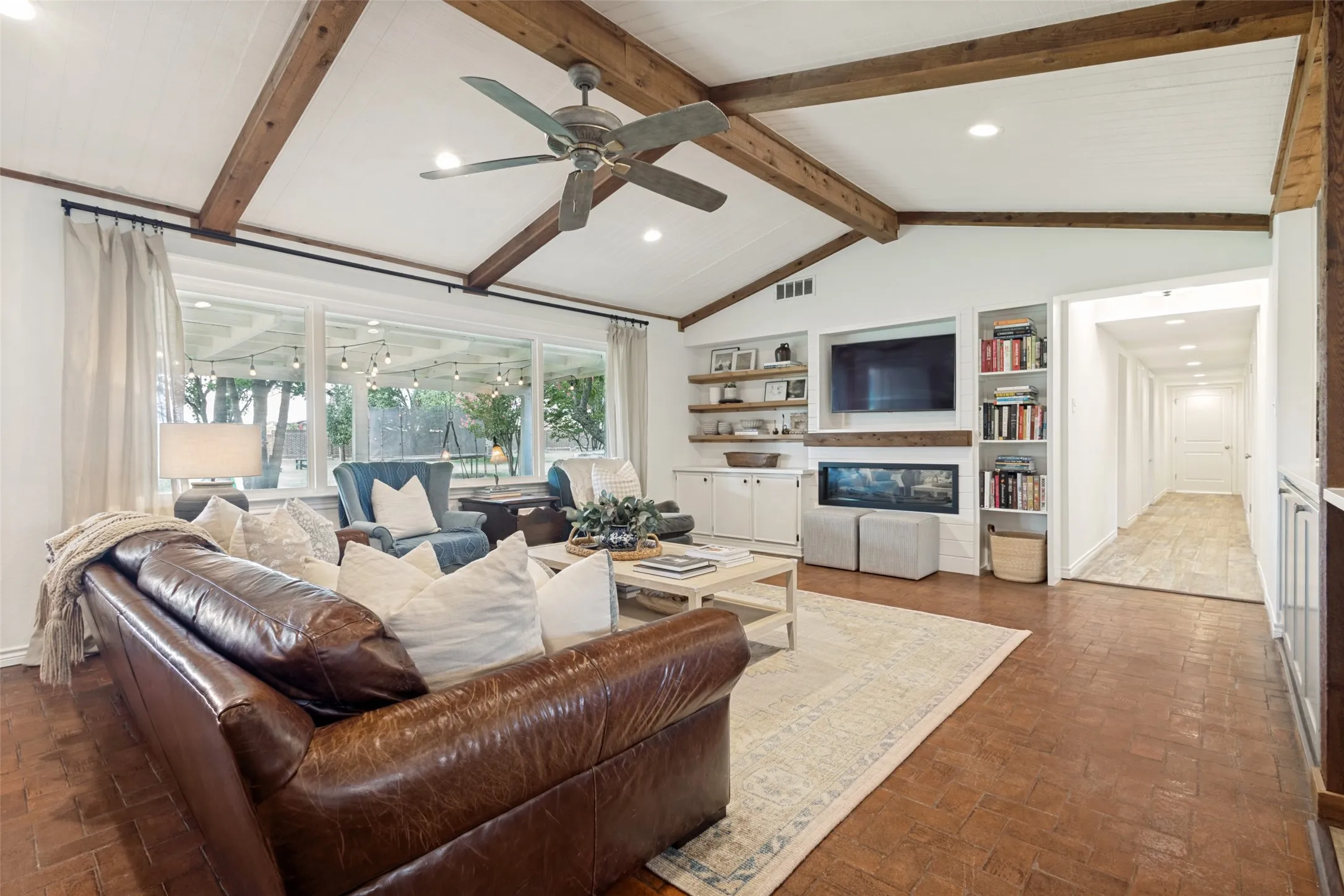 Single Family Residence For Sale in Denton County , 2601 Sherri Lane, Flower Mound, Texas 75028, 4 Bedroom, 2 Bathroom, 4 Garage spaces, 2,204 Sqft, built in 1978, mls#21316392, Real Estate Agent in Flower Mound, Homes For Sale in Denton county, Homes For Sale in Flower Mound, Realtor in Flower Mound Texas, Real Estate Brokerage Independent Realty Texas, Luminita Cordes Realtor