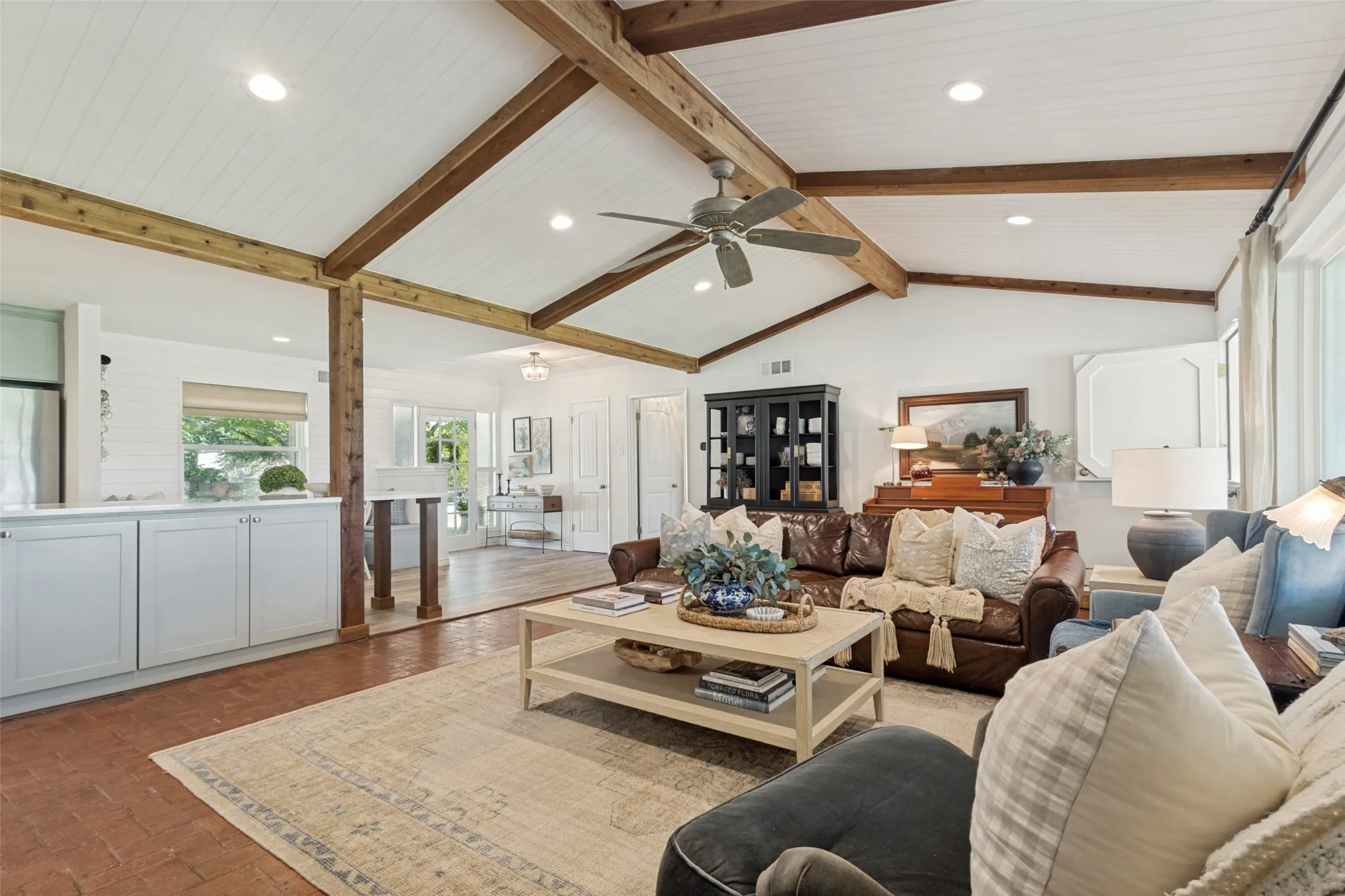 Single Family Residence For Sale in Denton County , 2601 Sherri Lane, Flower Mound, Texas 75028, 4 Bedroom, 2 Bathroom, 4 Garage spaces, 2,204 Sqft, built in 1978, mls#21316392, Real Estate Agent in Flower Mound, Homes For Sale in Denton county, Homes For Sale in Flower Mound, Realtor in Flower Mound Texas, Real Estate Brokerage Independent Realty Texas, Luminita Cordes Realtor