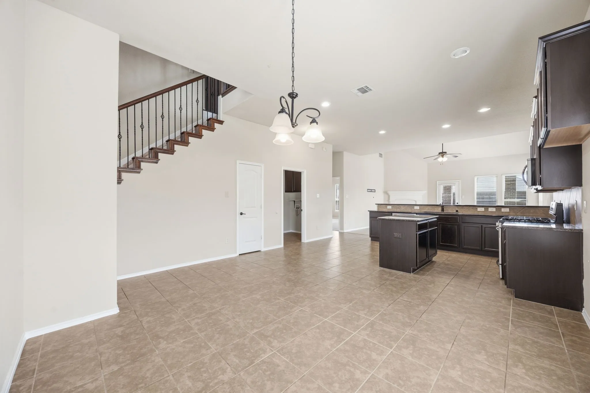 Single Family Residence For Rent in Collin County , 1445 Bateman Lane, Celina, Texas 75009, 4 Bedroom, 4 Bathroom, 2 Garage spaces, 2,743 Sqft, built in 2014, mls#21316439, Real Estate Agent in Celina, Homes For Rent in Collin county, Homes For Rent in Celina, Realtor in Celina Texas, Real Estate Brokerage Independent Realty Texas, Luminita Cordes Realtor