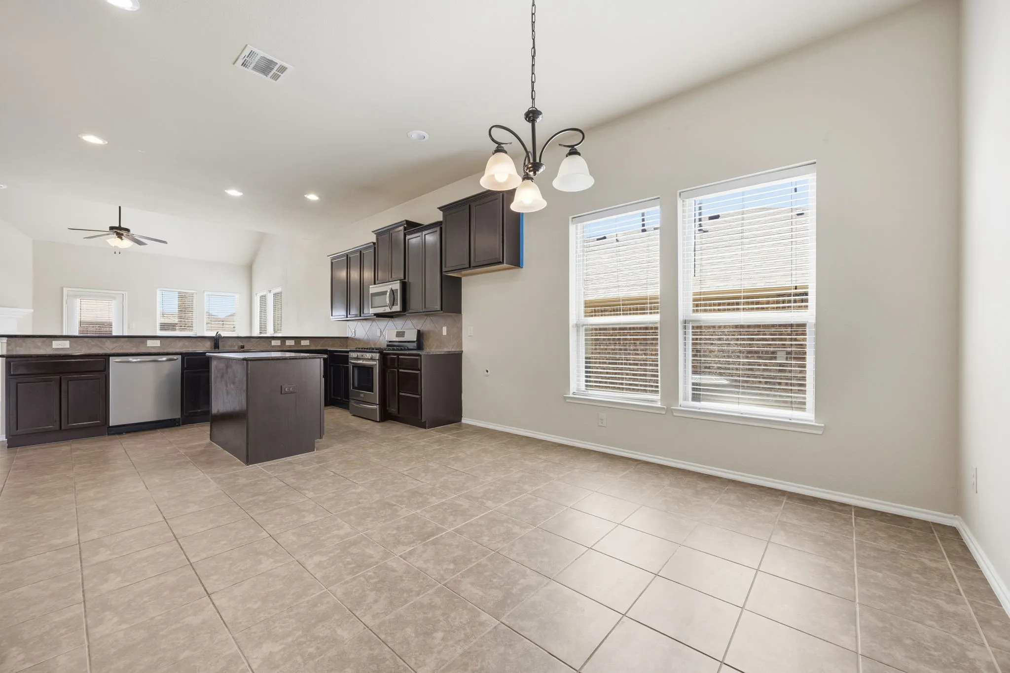 Single Family Residence For Rent in Collin County , 1445 Bateman Lane, Celina, Texas 75009, 4 Bedroom, 4 Bathroom, 2 Garage spaces, 2,743 Sqft, built in 2014, mls#21316439, Real Estate Agent in Celina, Homes For Rent in Collin county, Homes For Rent in Celina, Realtor in Celina Texas, Real Estate Brokerage Independent Realty Texas, Luminita Cordes Realtor