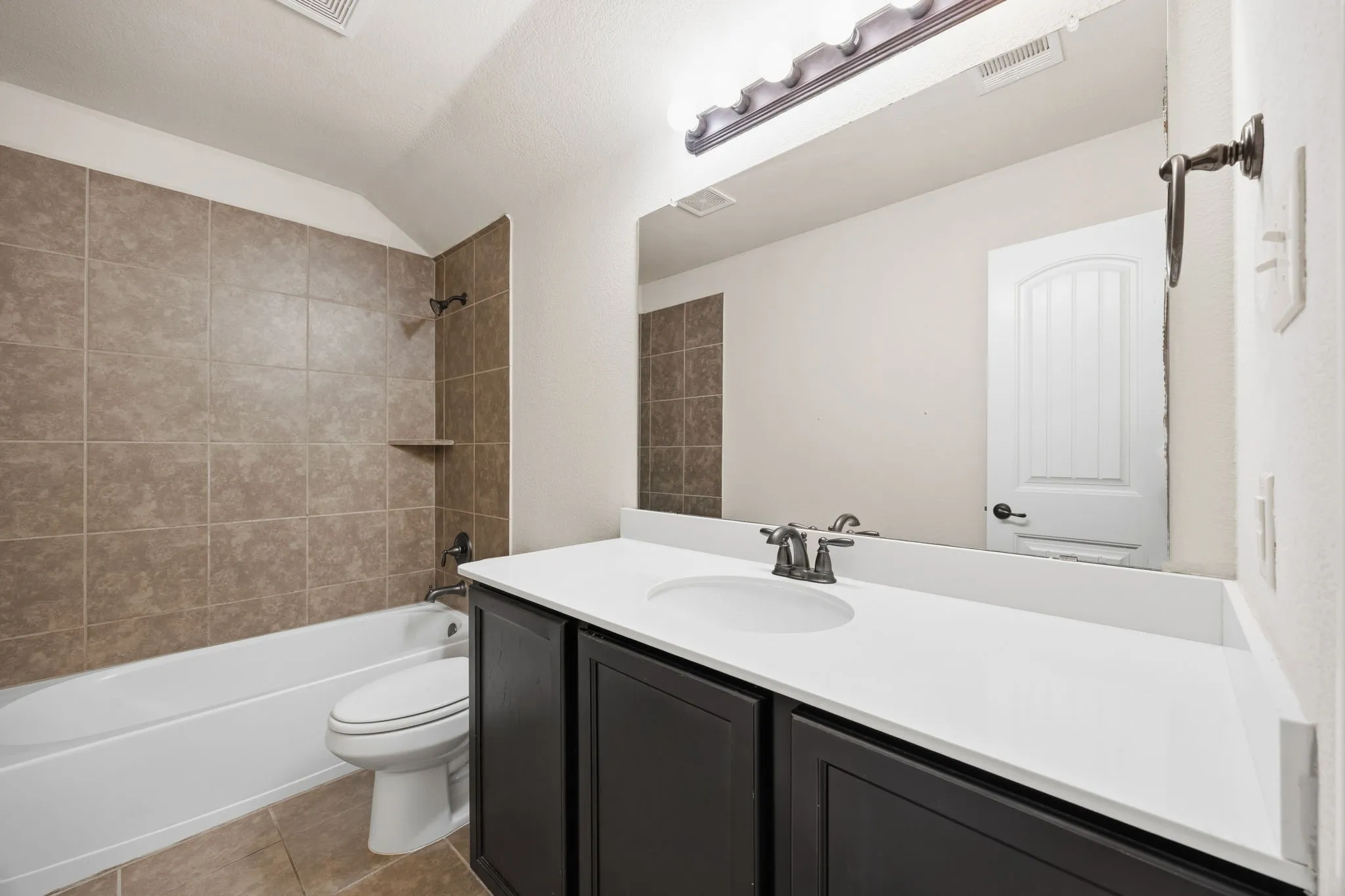 Single Family Residence For Rent in Collin County , 1445 Bateman Lane, Celina, Texas 75009, 4 Bedroom, 4 Bathroom, 2 Garage spaces, 2,743 Sqft, built in 2014, mls#21316439, Real Estate Agent in Celina, Homes For Rent in Collin county, Homes For Rent in Celina, Realtor in Celina Texas, Real Estate Brokerage Independent Realty Texas, Luminita Cordes Realtor