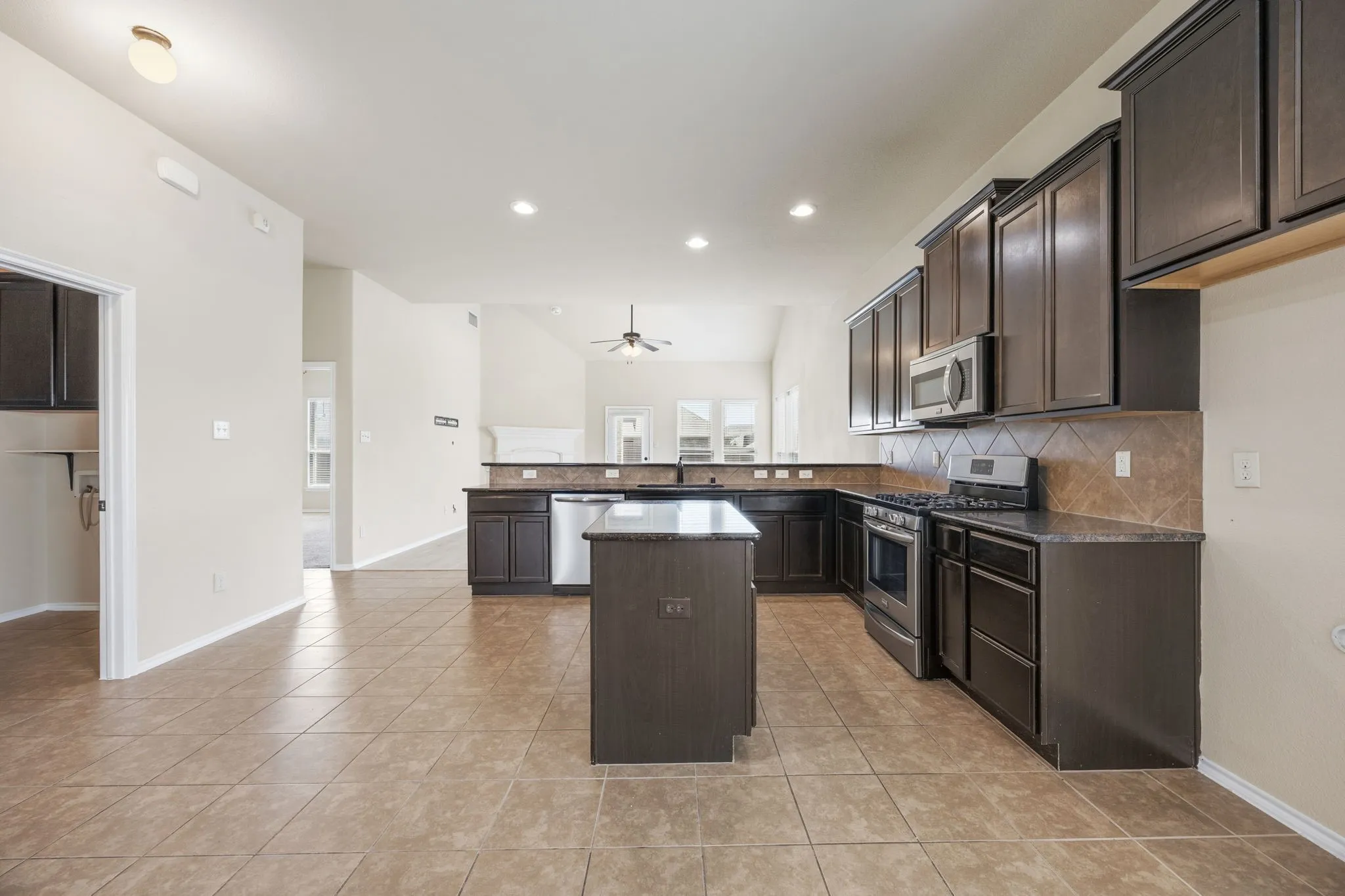 Single Family Residence For Rent in Collin County , 1445 Bateman Lane, Celina, Texas 75009, 4 Bedroom, 4 Bathroom, 2 Garage spaces, 2,743 Sqft, built in 2014, mls#21316439, Real Estate Agent in Celina, Homes For Rent in Collin county, Homes For Rent in Celina, Realtor in Celina Texas, Real Estate Brokerage Independent Realty Texas, Luminita Cordes Realtor