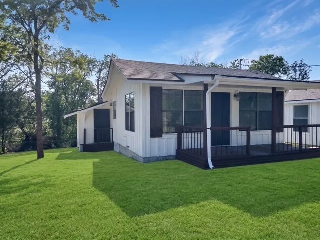 Single Family Residence For Sale in Grayson County , 4078 FM121, Van Alstyne, Texas 75495, 4 Bedroom, 3 Bathroom, 1 Garage spaces, 2,396 Sqft, built in 1975, mls#21315116, Real Estate Agent in Van Alstyne, Homes For Sale in Grayson county, Homes For Sale in Van Alstyne, Realtor in Van Alstyne Texas, Real Estate Brokerage Independent Realty Texas, Luminita Cordes Realtor