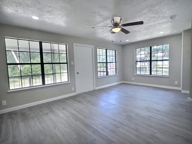 Single Family Residence For Sale in Grayson County , 4078 FM121, Van Alstyne, Texas 75495, 4 Bedroom, 3 Bathroom, 1 Garage spaces, 2,396 Sqft, built in 1975, mls#21315116, Real Estate Agent in Van Alstyne, Homes For Sale in Grayson county, Homes For Sale in Van Alstyne, Realtor in Van Alstyne Texas, Real Estate Brokerage Independent Realty Texas, Luminita Cordes Realtor