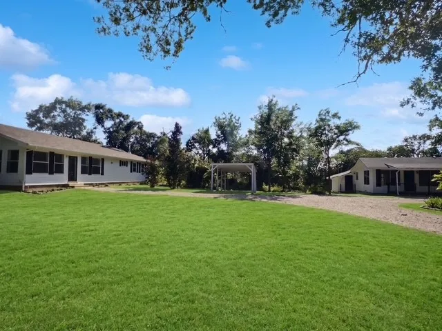 Single Family Residence For Sale in Grayson County , 4078 FM121, Van Alstyne, Texas 75495, 4 Bedroom, 3 Bathroom, 1 Garage spaces, 2,396 Sqft, built in 1975, mls#21315116, Real Estate Agent in Van Alstyne, Homes For Sale in Grayson county, Homes For Sale in Van Alstyne, Realtor in Van Alstyne Texas, Real Estate Brokerage Independent Realty Texas, Luminita Cordes Realtor