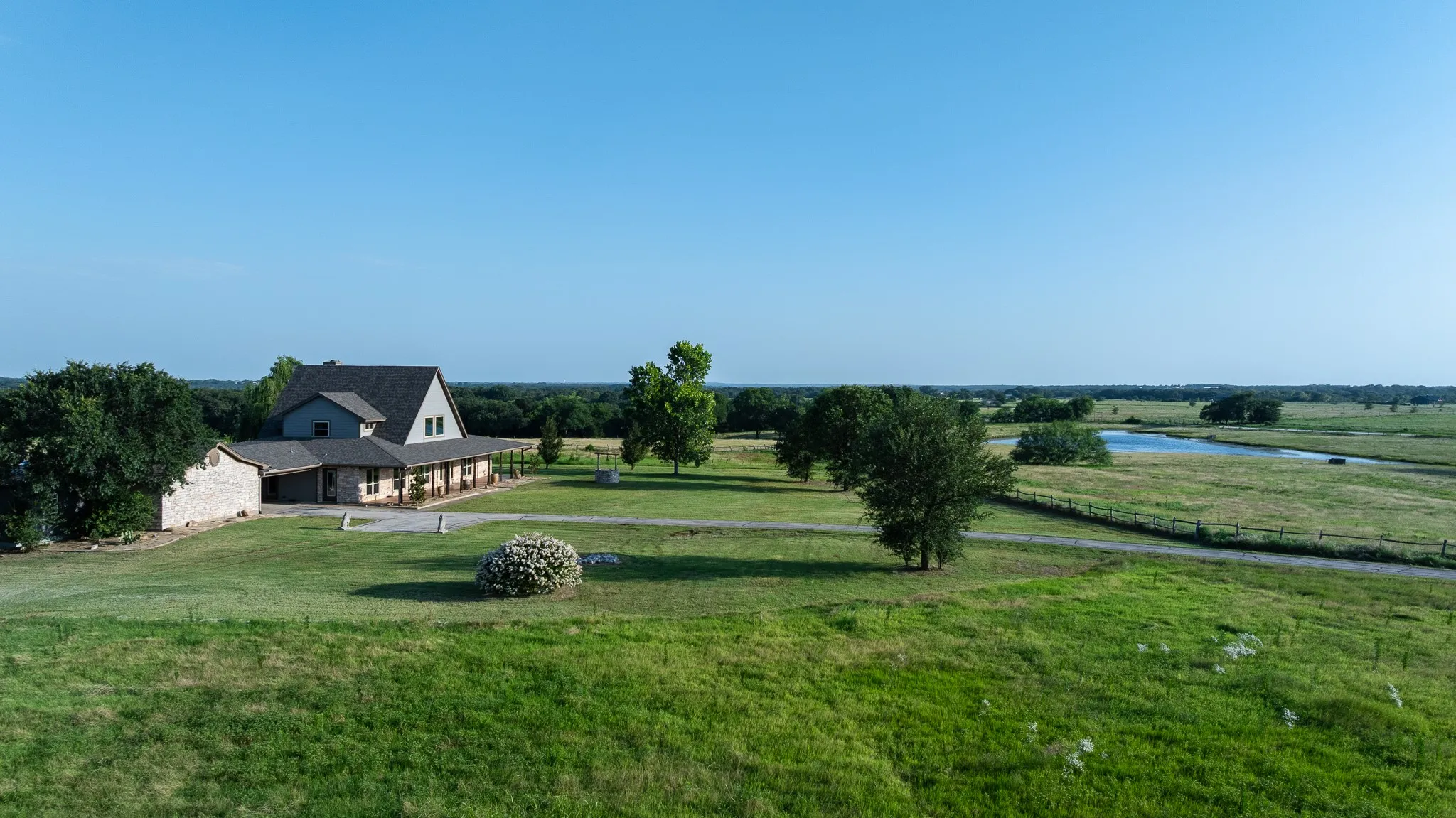 Single Family Residence For Sale in Grayson County , 360 Pop Noah Road, Collinsville, Texas 76233, 4 Bedroom, 5 Bathroom, Garage spaces, 3,537 Sqft, built in 1996, mls#21315751, Real Estate Agent in Collinsville, Homes For Sale in Grayson county, Homes For Sale in Collinsville, Realtor in Collinsville Texas, Real Estate Brokerage Independent Realty Texas, Luminita Cordes Realtor