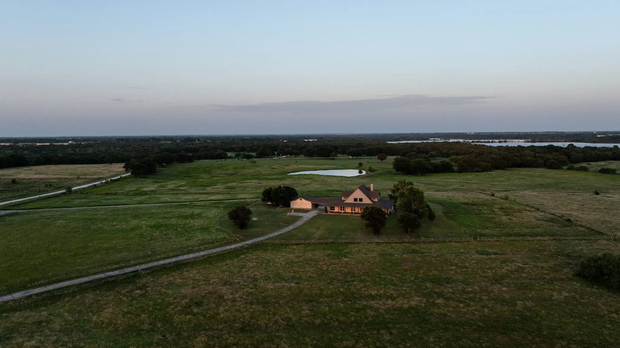 Single Family Residence For Sale in Grayson County , 360 Pop Noah Road, Collinsville, Texas 76233, 4 Bedroom, 5 Bathroom, Garage spaces, 3,537 Sqft, built in 1996, mls#21315751, Real Estate Agent in Collinsville, Homes For Sale in Grayson county, Homes For Sale in Collinsville, Realtor in Collinsville Texas, Real Estate Brokerage Independent Realty Texas, Luminita Cordes Realtor