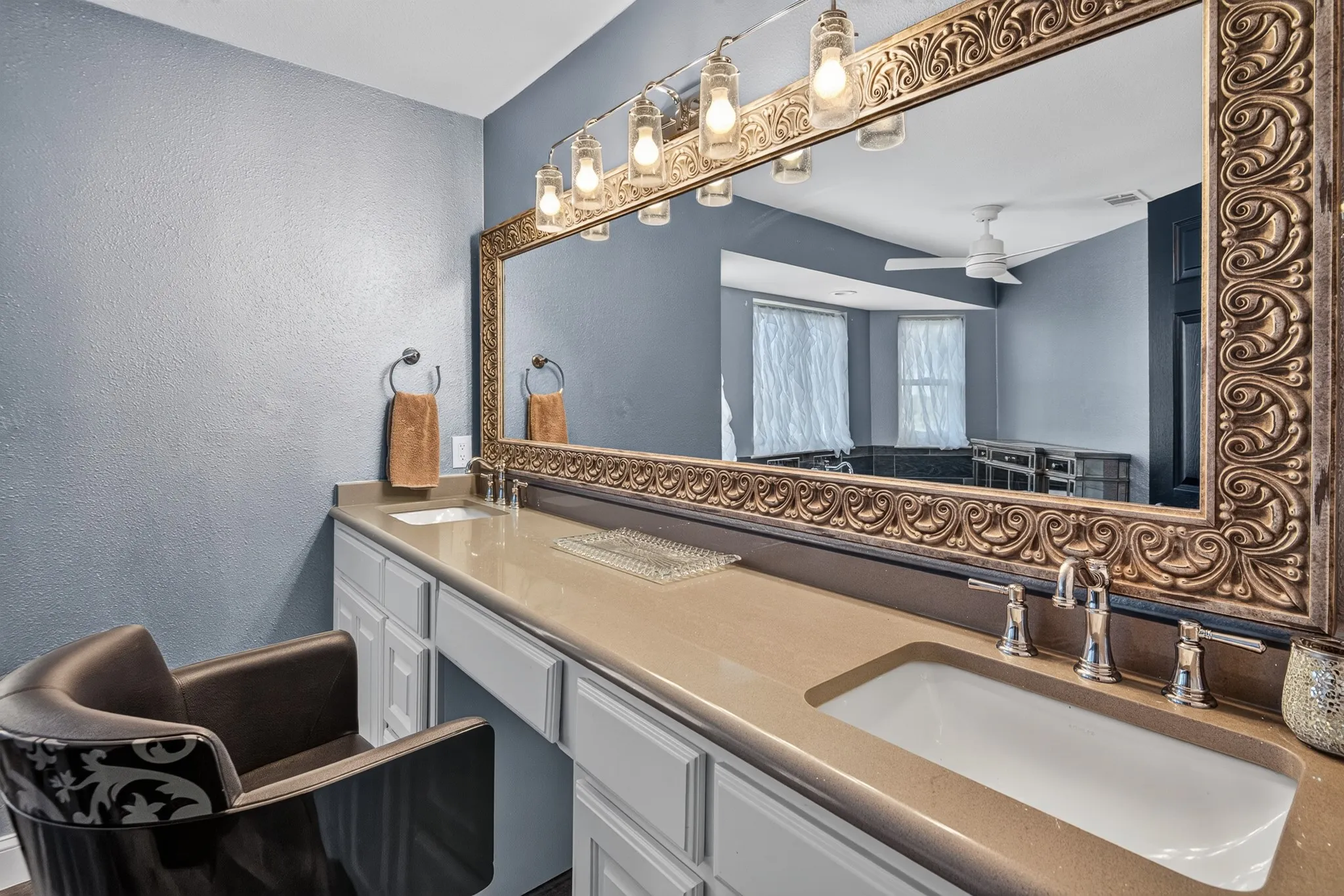 Single Family Residence For Sale in Grayson County , 360 Pop Noah Road, Collinsville, Texas 76233, 4 Bedroom, 5 Bathroom, Garage spaces, 3,537 Sqft, built in 1996, mls#21315751, Real Estate Agent in Collinsville, Homes For Sale in Grayson county, Homes For Sale in Collinsville, Realtor in Collinsville Texas, Real Estate Brokerage Independent Realty Texas, Luminita Cordes Realtor