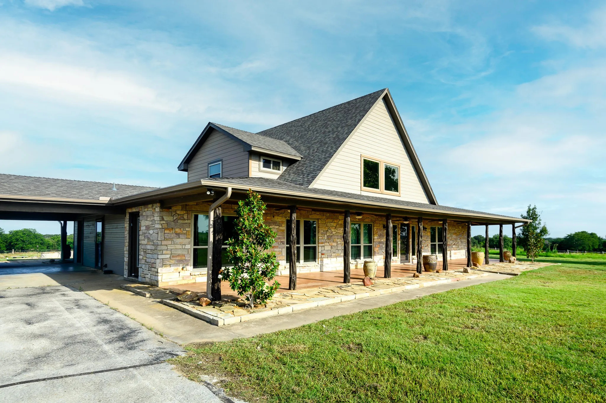 Single Family Residence For Sale in Grayson County , 360 Pop Noah Road, Collinsville, Texas 76233, 4 Bedroom, 5 Bathroom, Garage spaces, 3,537 Sqft, built in 1996, mls#21315751, Real Estate Agent in Collinsville, Homes For Sale in Grayson county, Homes For Sale in Collinsville, Realtor in Collinsville Texas, Real Estate Brokerage Independent Realty Texas, Luminita Cordes Realtor