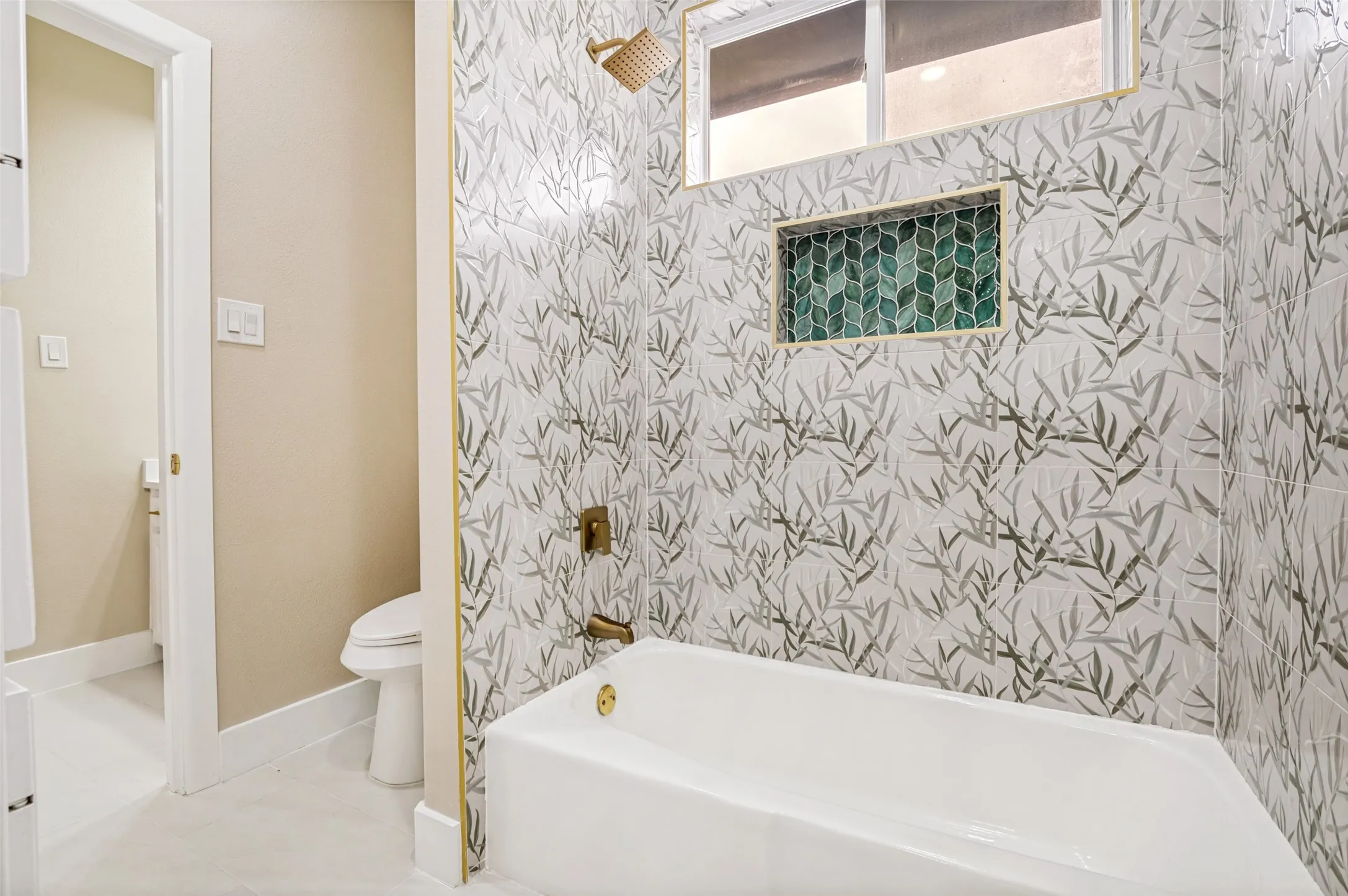 Single Family Residence For Sale in Dallas County , 1417 Wyndmere Drive, De Soto, Texas 75115, 4 Bedroom, 4 Bathroom, 2 Garage spaces, 3,591 Sqft, built in 1989, mls#21315086, Real Estate Agent in De Soto, Homes For Sale in Dallas county, Homes For Sale in De Soto, Realtor in De Soto Texas, Real Estate Brokerage Independent Realty Texas, Luminita Cordes Realtor