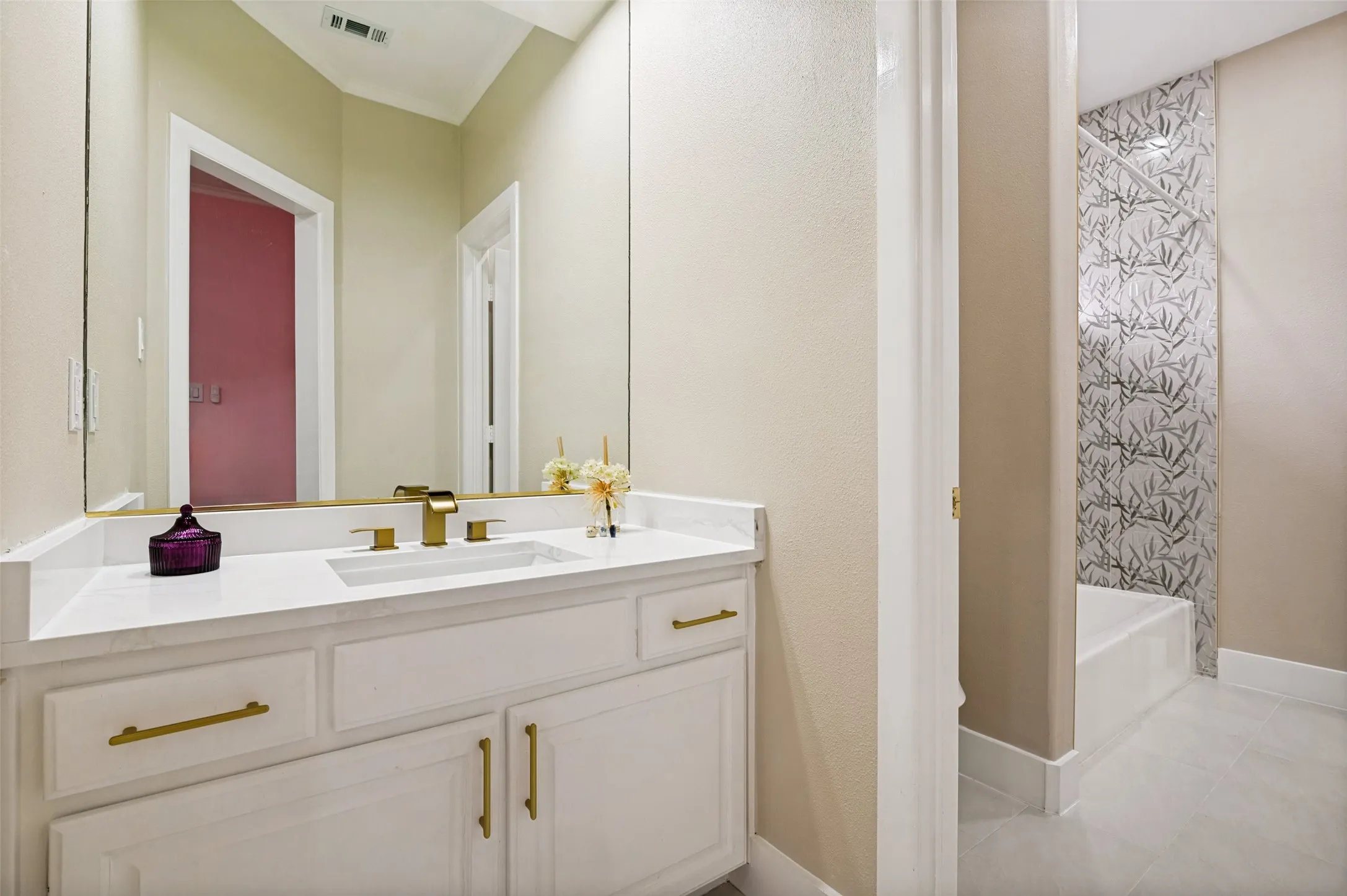 Single Family Residence For Sale in Dallas County , 1417 Wyndmere Drive, De Soto, Texas 75115, 4 Bedroom, 4 Bathroom, 2 Garage spaces, 3,591 Sqft, built in 1989, mls#21315086, Real Estate Agent in De Soto, Homes For Sale in Dallas county, Homes For Sale in De Soto, Realtor in De Soto Texas, Real Estate Brokerage Independent Realty Texas, Luminita Cordes Realtor