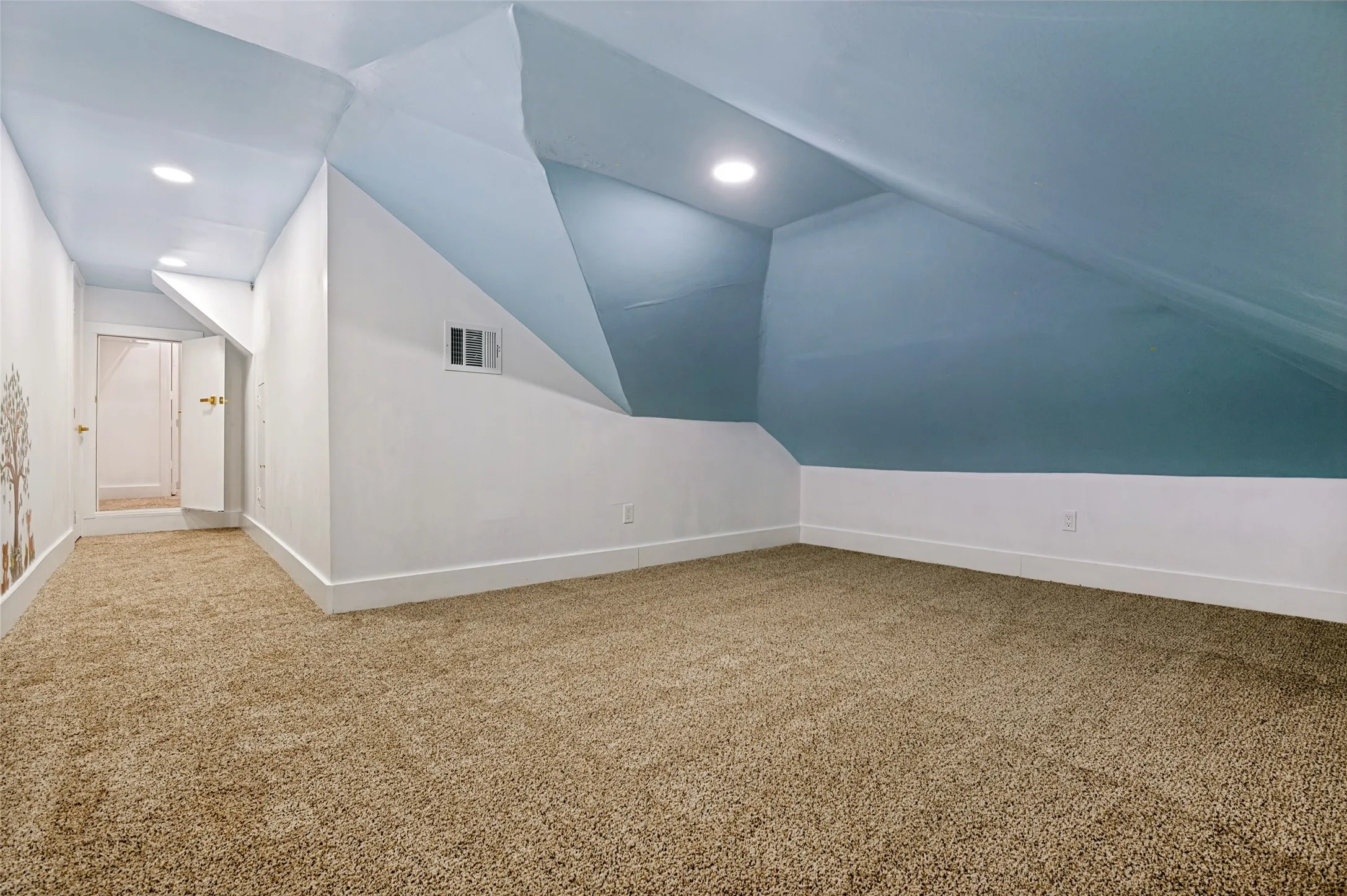 Single Family Residence For Sale in Dallas County , 1417 Wyndmere Drive, De Soto, Texas 75115, 4 Bedroom, 4 Bathroom, 2 Garage spaces, 3,591 Sqft, built in 1989, mls#21315086, Real Estate Agent in De Soto, Homes For Sale in Dallas county, Homes For Sale in De Soto, Realtor in De Soto Texas, Real Estate Brokerage Independent Realty Texas, Luminita Cordes Realtor