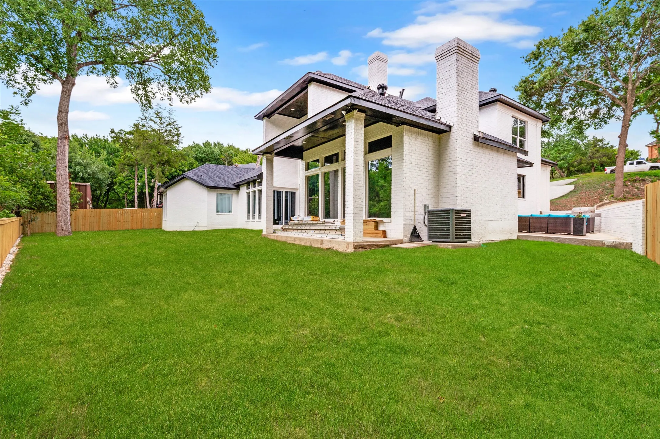 Single Family Residence For Sale in Dallas County , 1417 Wyndmere Drive, De Soto, Texas 75115, 4 Bedroom, 4 Bathroom, 2 Garage spaces, 3,591 Sqft, built in 1989, mls#21315086, Real Estate Agent in De Soto, Homes For Sale in Dallas county, Homes For Sale in De Soto, Realtor in De Soto Texas, Real Estate Brokerage Independent Realty Texas, Luminita Cordes Realtor